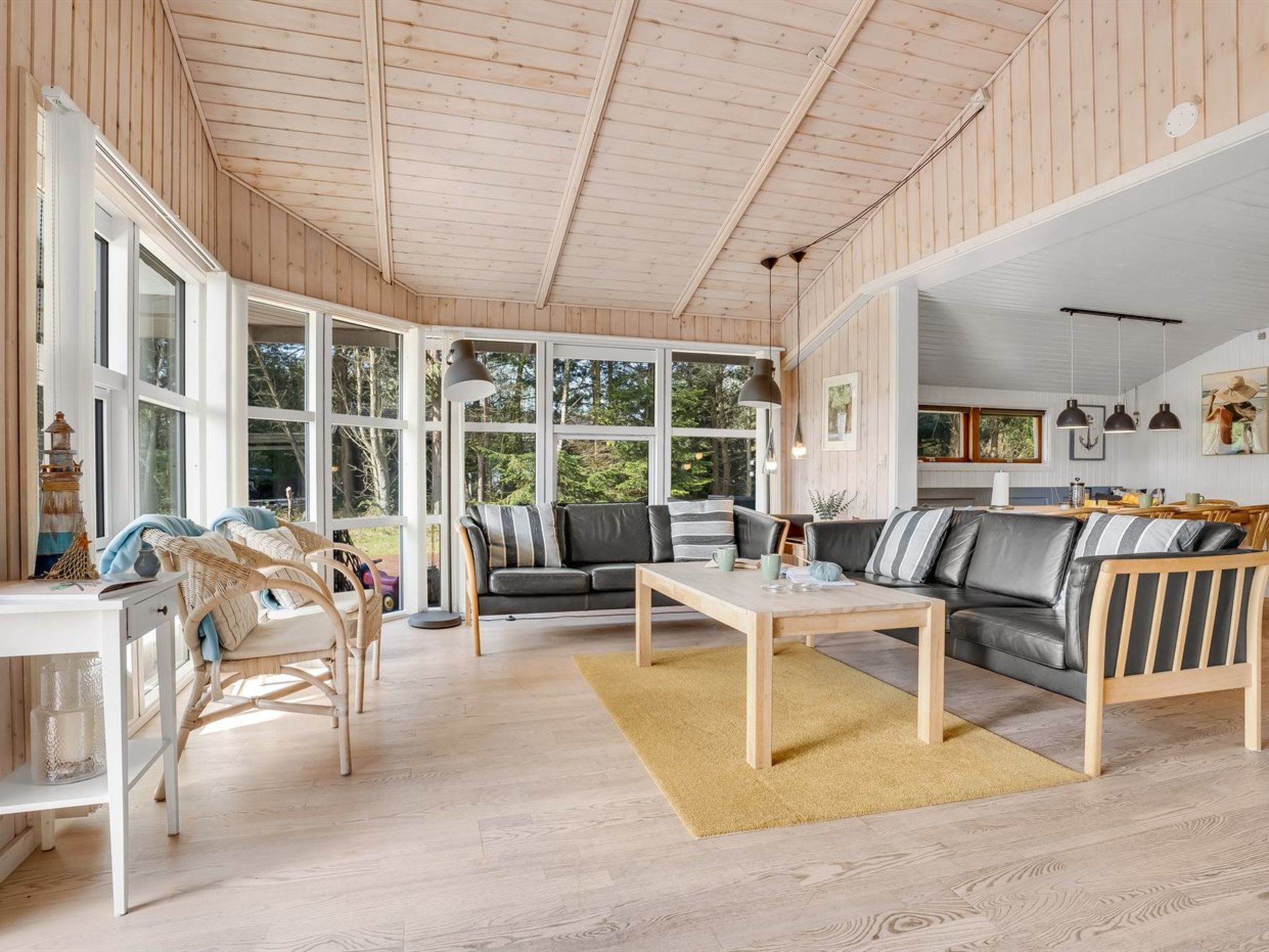 "Akseli" - 800m from the sea - Inside