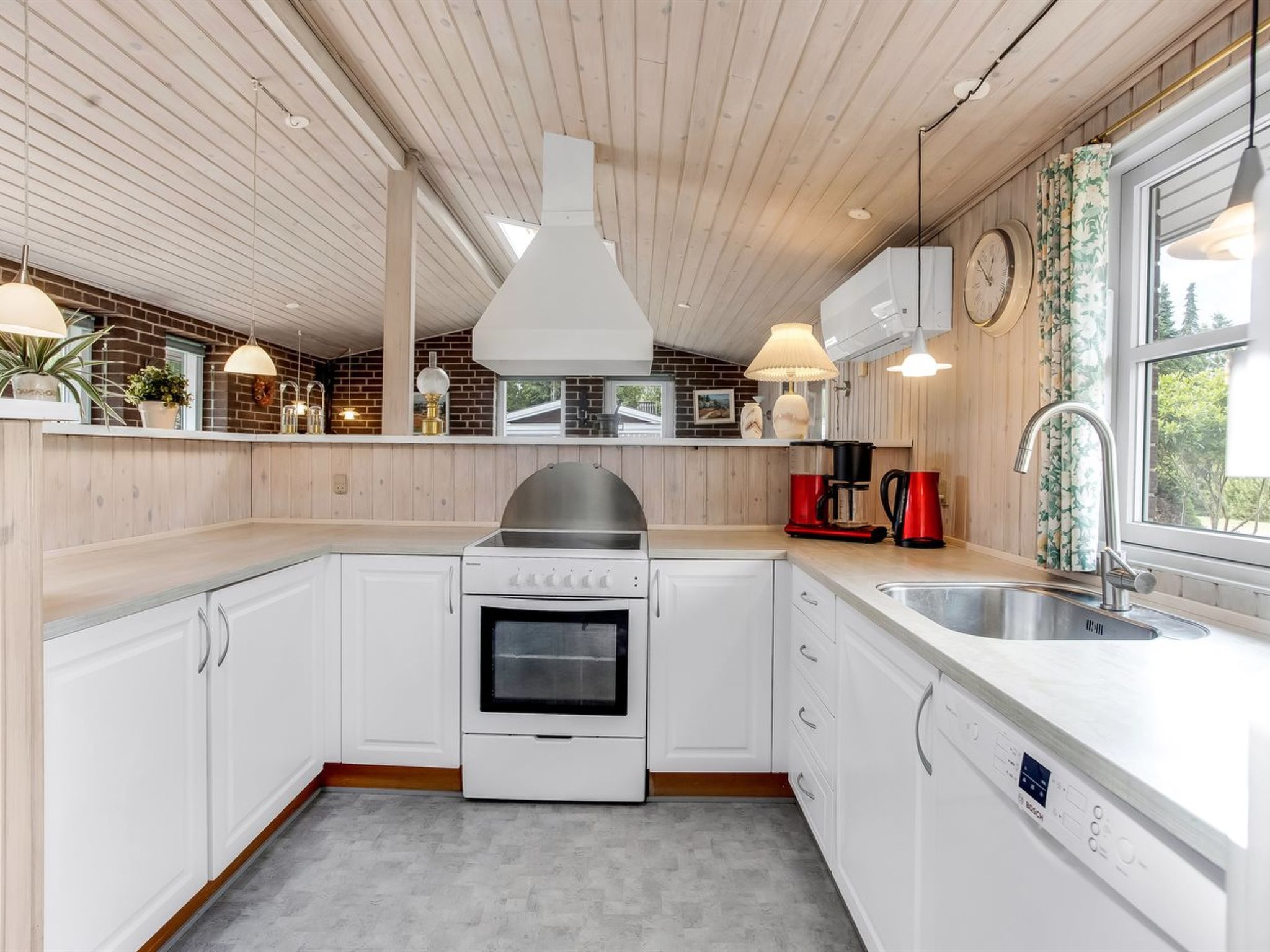 "Sessa" - 800m from the sea - Binnen