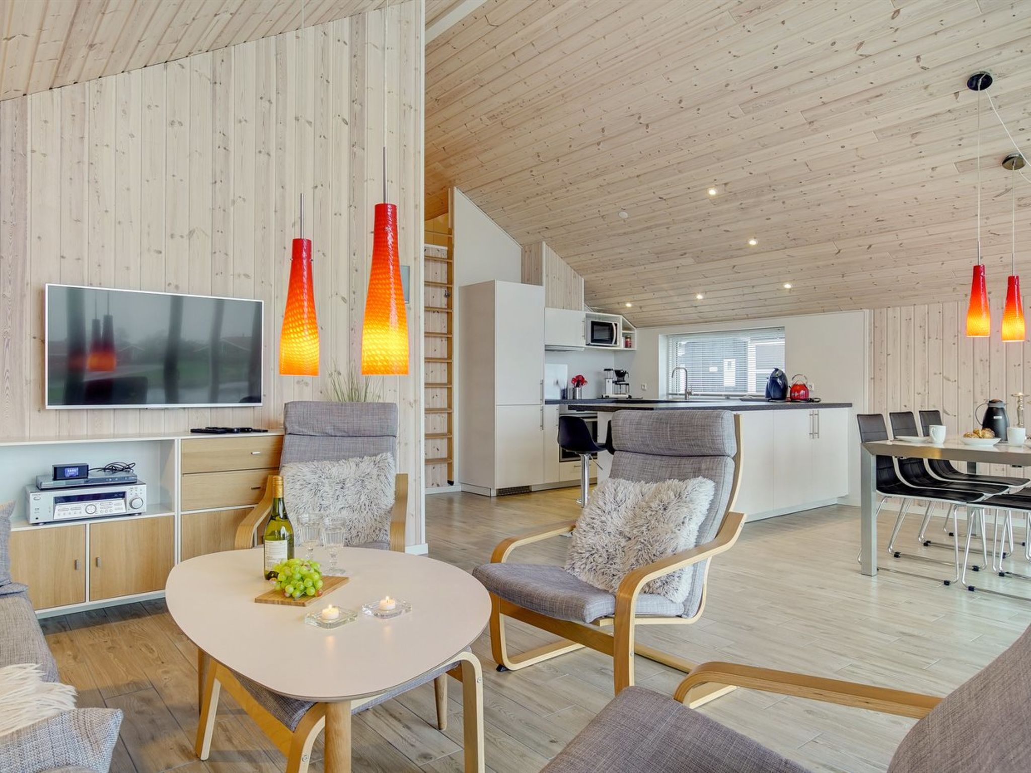 "Domi" - 1.2km from the sea - Binnen