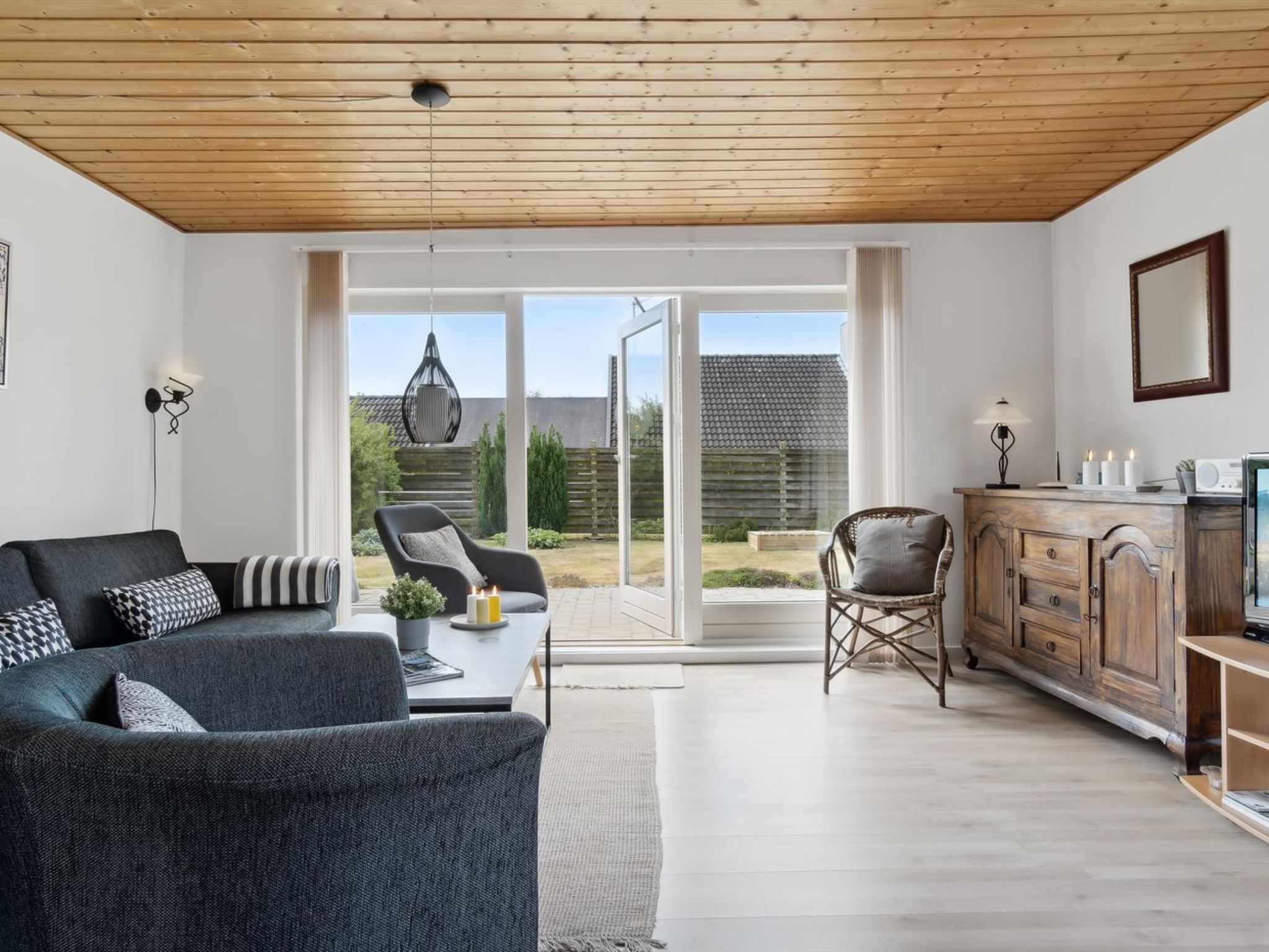 "Onni" - 1km from the sea-Binnen