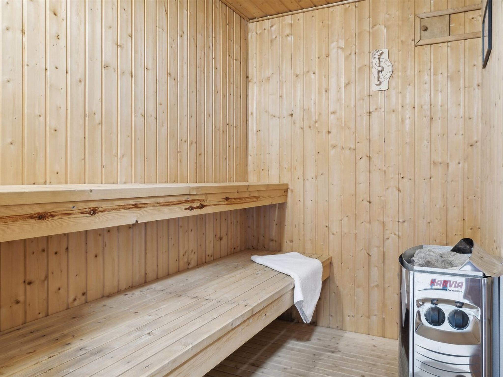 "Hallveig" - 1.1km from the sea-Drinnen