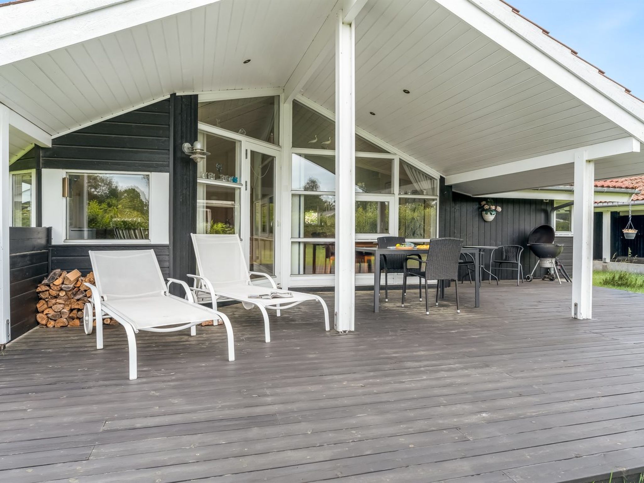 "Brynhild" - 400m from the sea - Outside
