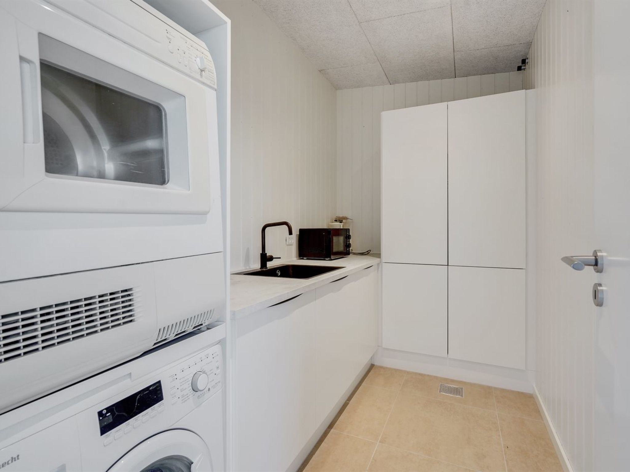 "Vanna" - 1.2km from the sea-Drinnen