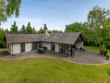 Kindvriendelijk vakantiehuis met sauna op 500 meter van de Oostzee - thumbnail 1