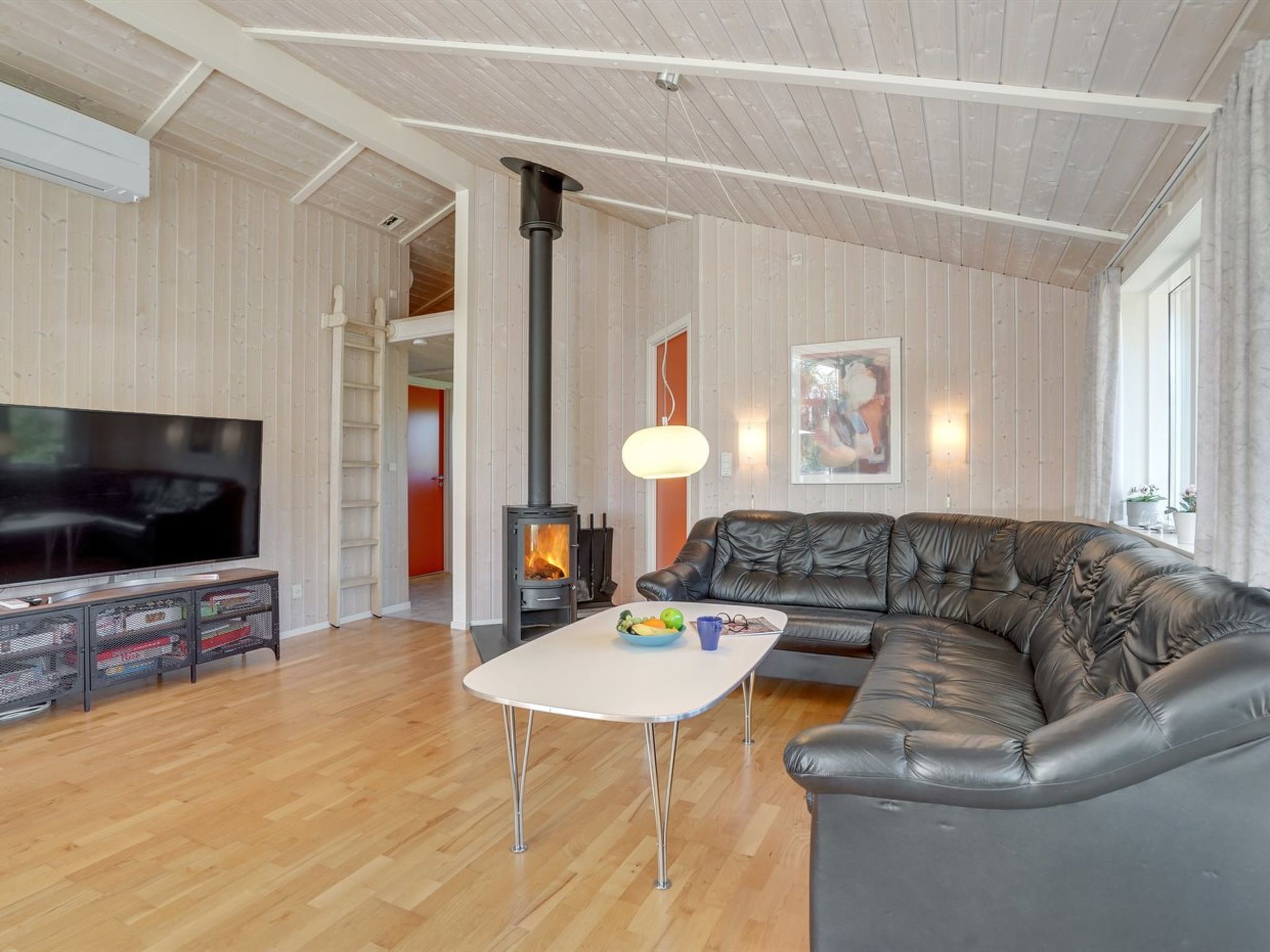 "Karoliina" - 900m from the sea - Binnen