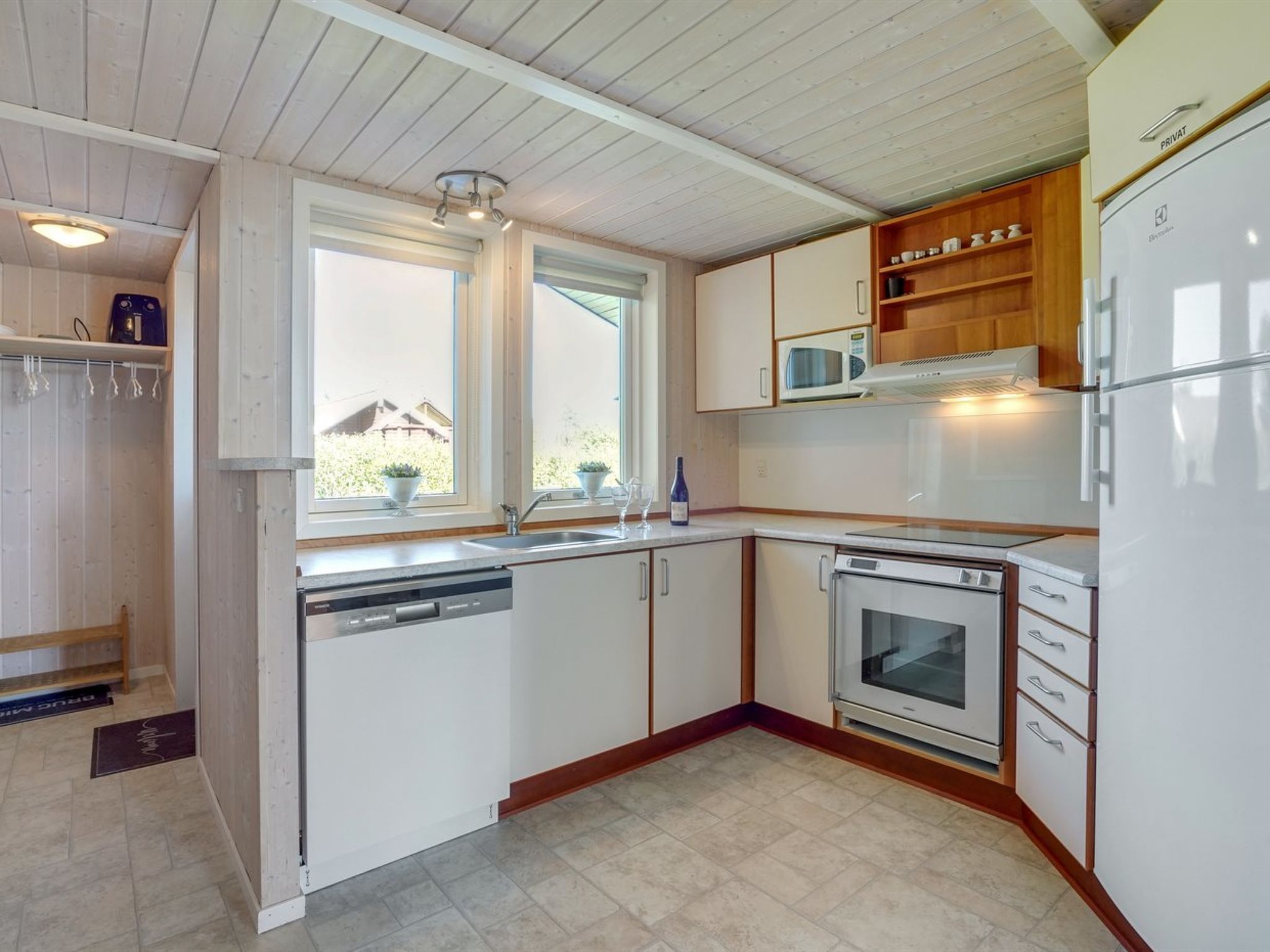 "Karoliina" - 900m from the sea - Binnen