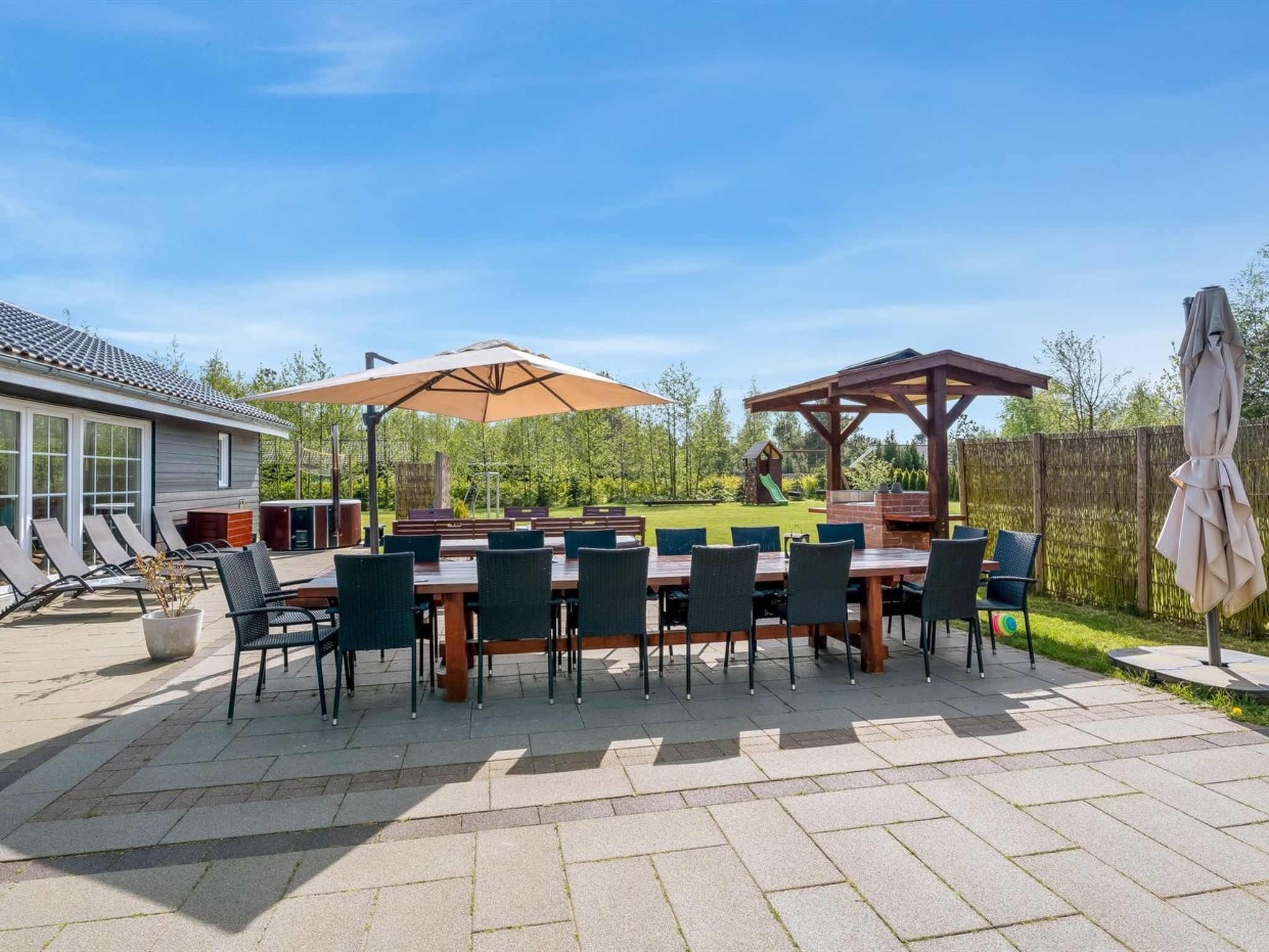 "Ronia" - 900m from the sea - Buiten
