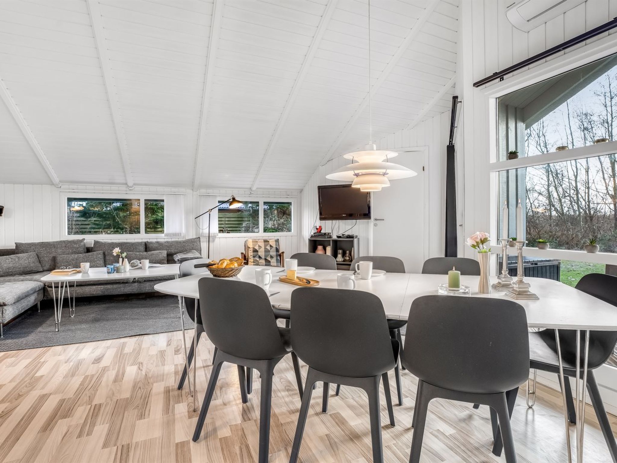 "Bjart" - 1.5km from the sea - Binnen