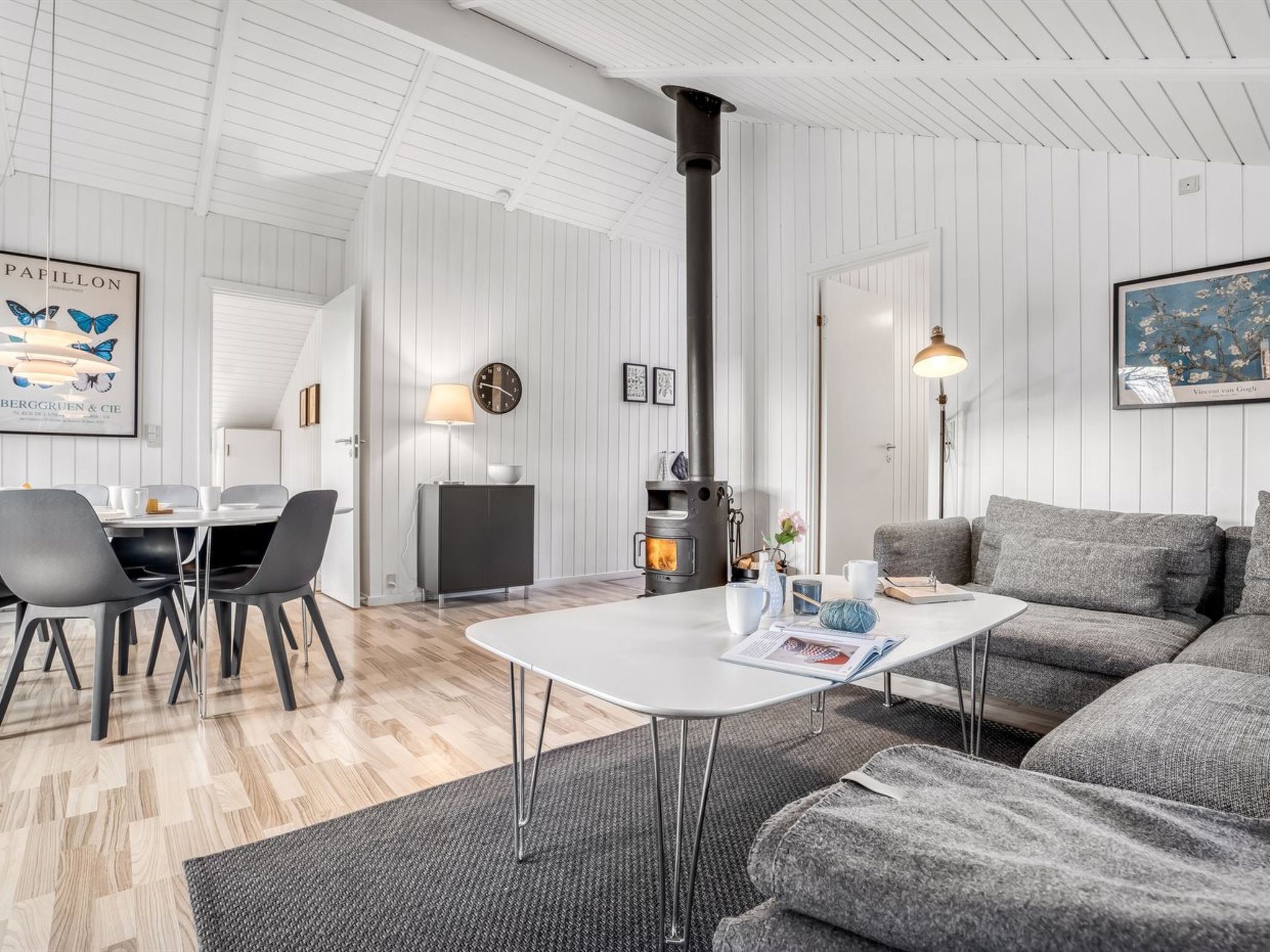 "Bjart" - 1.5km from the sea - Binnen