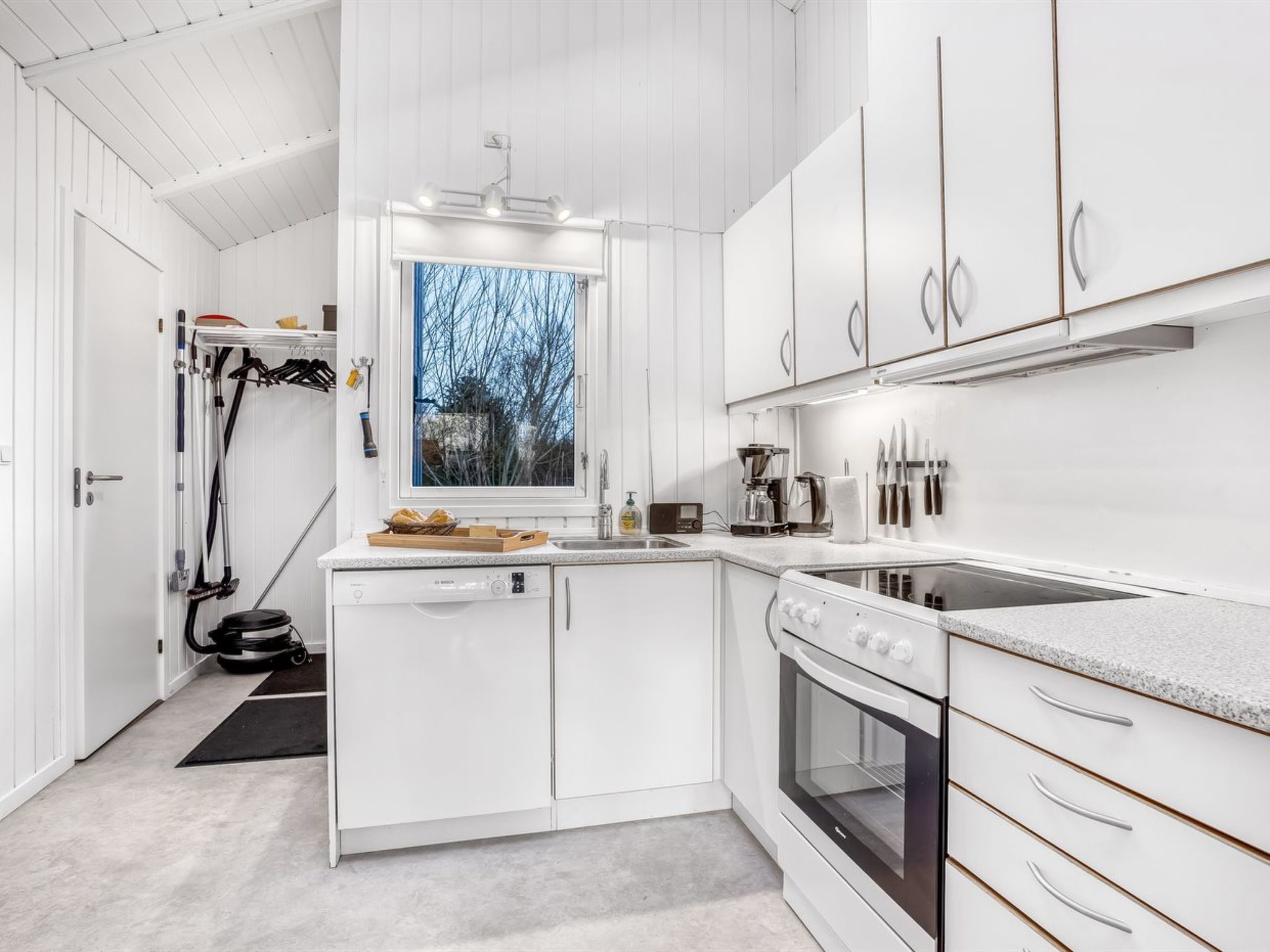 "Bjart" - 1.5km from the sea - Binnen