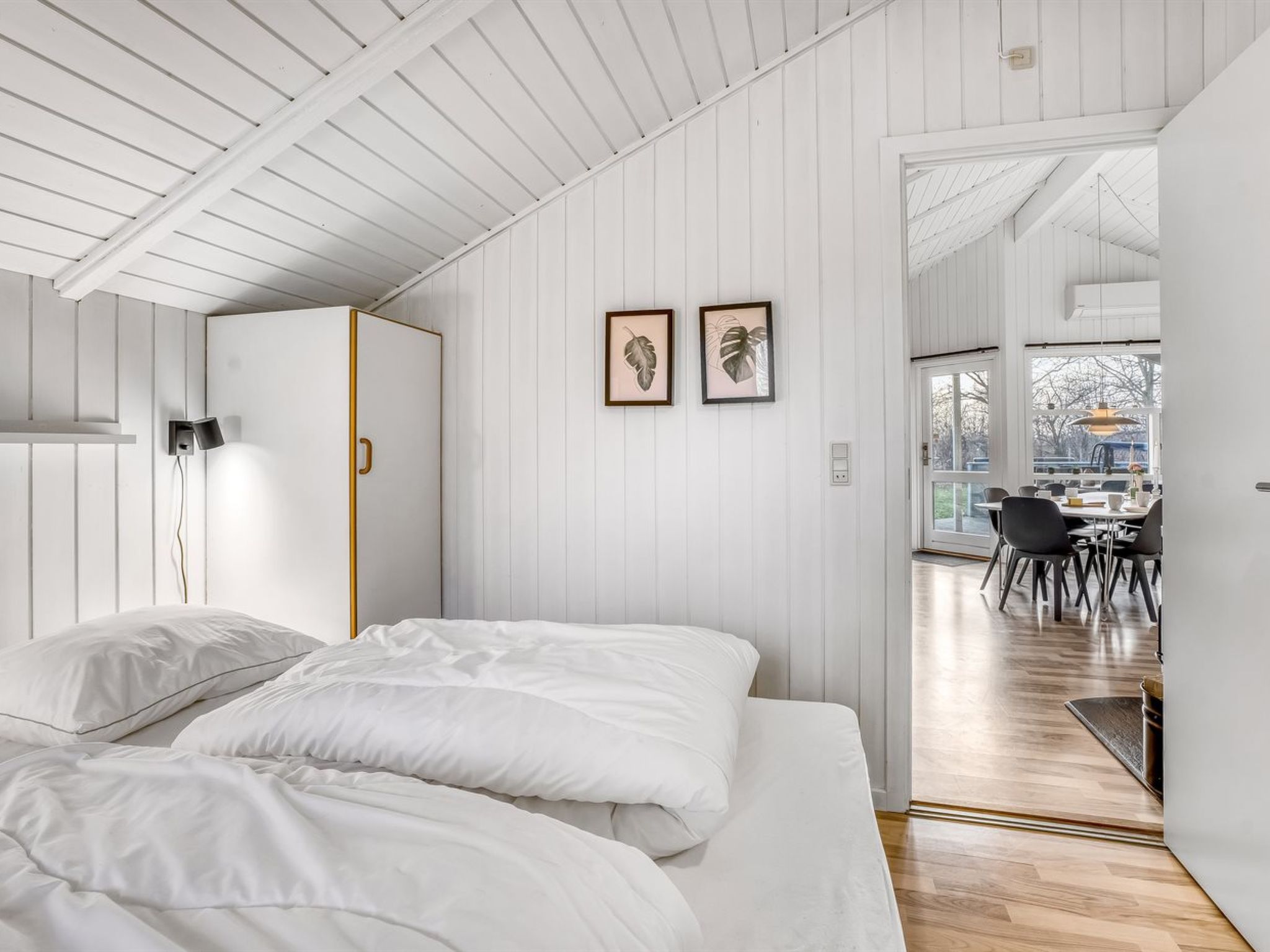 "Bjart" - 1.5km from the sea - Binnen