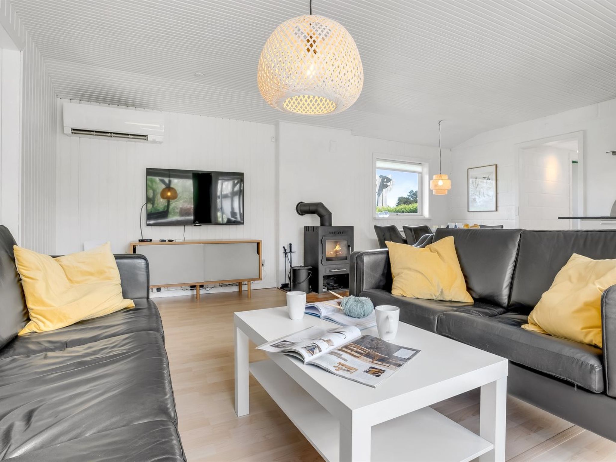 "Annastasia" - 400m from the sea-Binnen