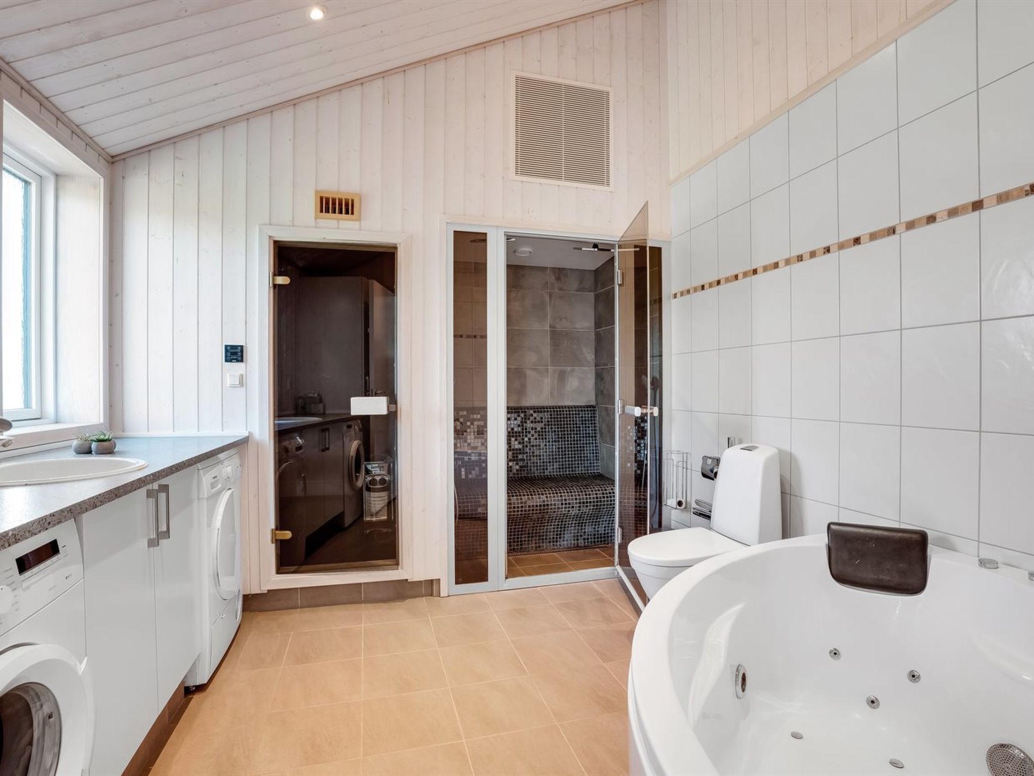 "Kiersten" - 800m from the sea - Binnen