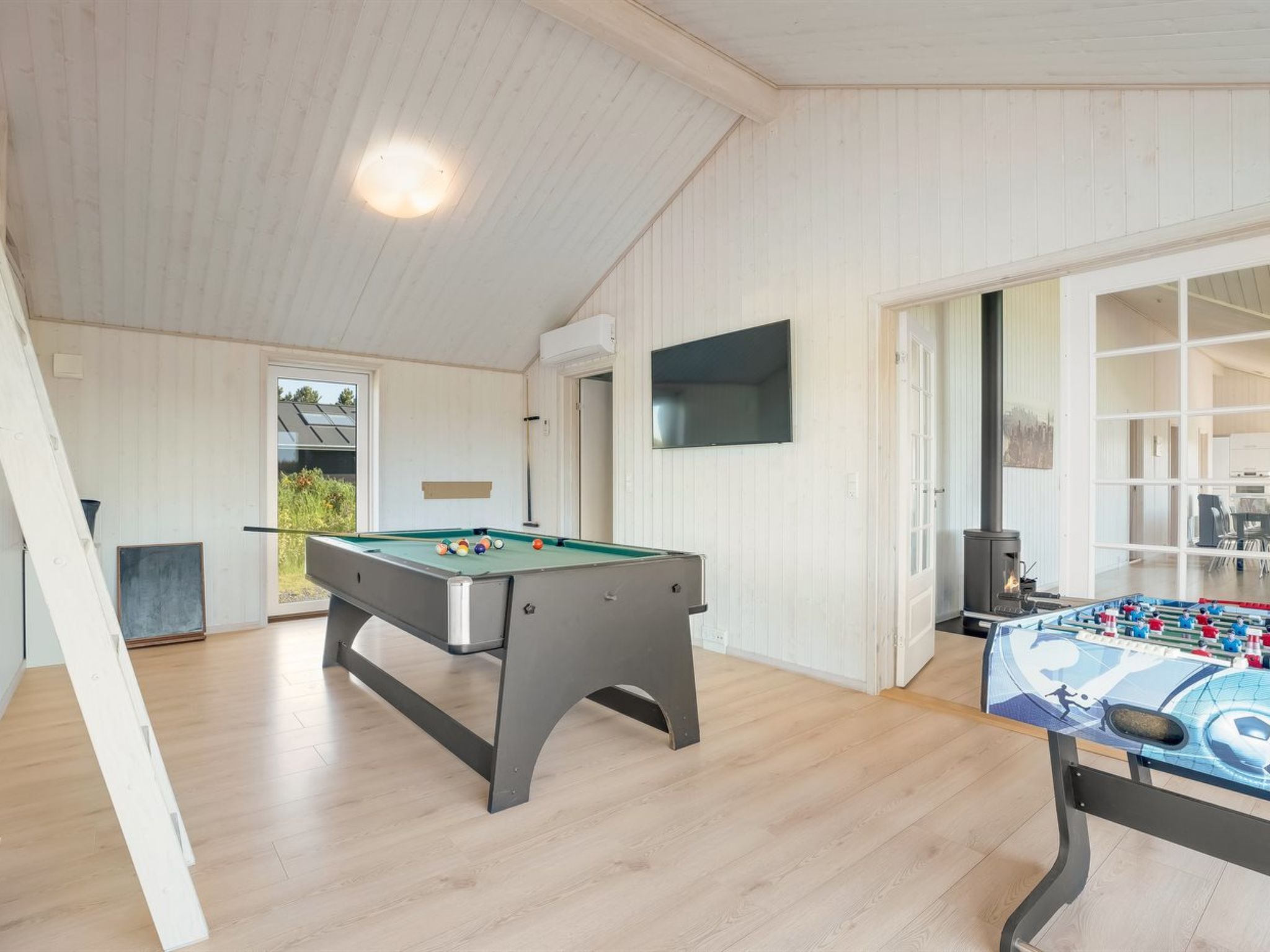 "Kiersten" - 800m from the sea - Binnen