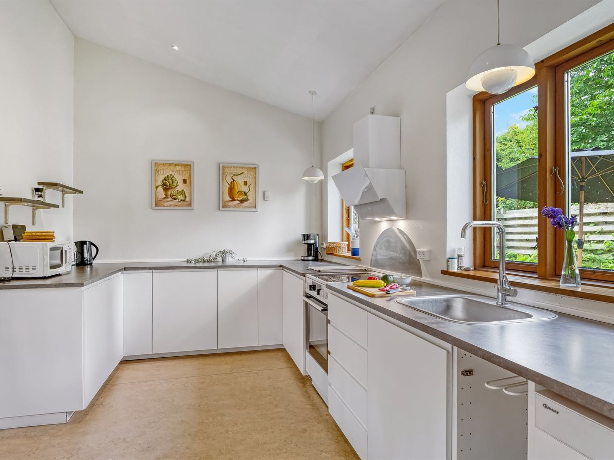 "Henkil" - 175m from the sea-Drinnen