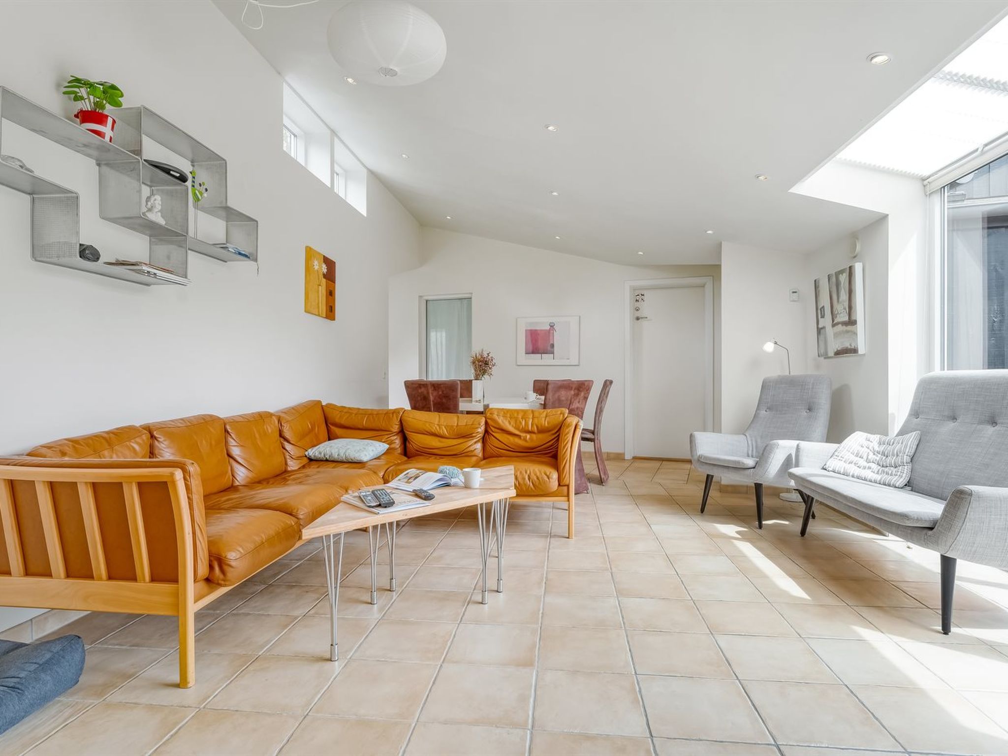 "Henkil" - 175m from the sea-Drinnen