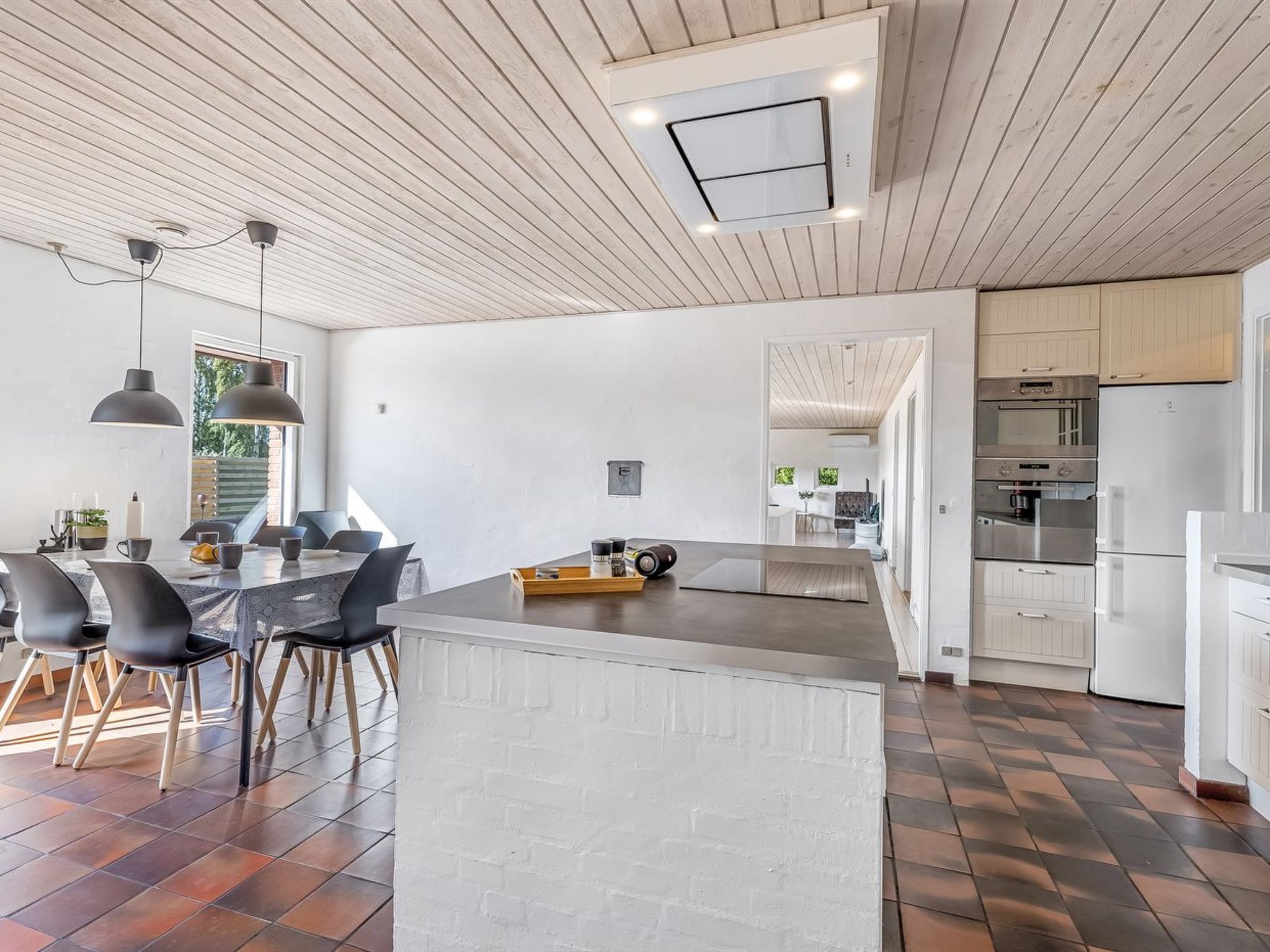 "Iara" - 500m from the sea - Binnen