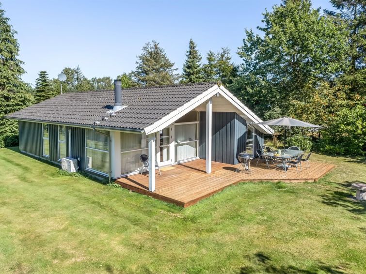 "Ensio" - 8.0km from the sea", huis 3-kamers 85 m2. Het objekt is geschikt voor 6 volwassenen. Woonkamer met TV. 1 kamer met 1 2-pers bed. 1 kamer met 1 2-pers bed. Open galerij, 1 kamer met 1 x 2 sta..