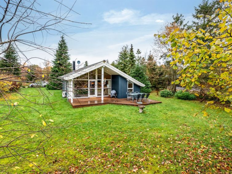 "Ensio" - 8.0km from the sea", huis 3-kamers 85 m2. Het objekt is geschikt voor 6 volwassenen. Woonkamer met TV. 1 kamer met 1 2-pers bed. 1 kamer met 1 2-pers bed. Open galerij, 1 kamer met 1 x 2 sta..