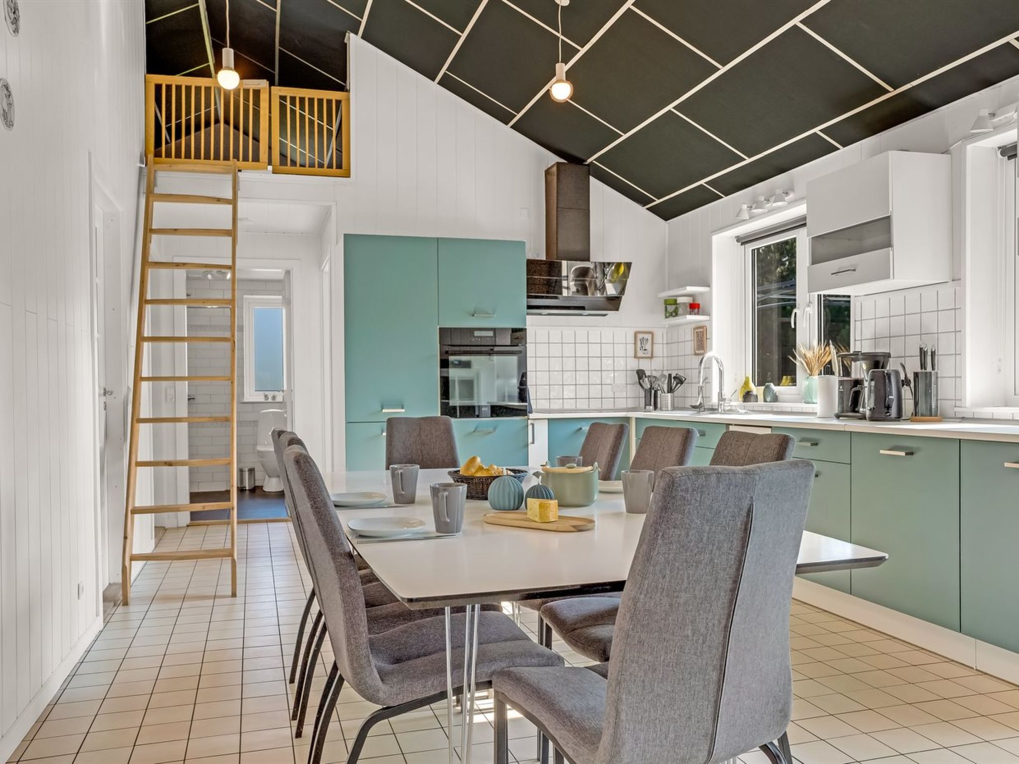 "Amdi" - 1.3km from the sea - Binnen