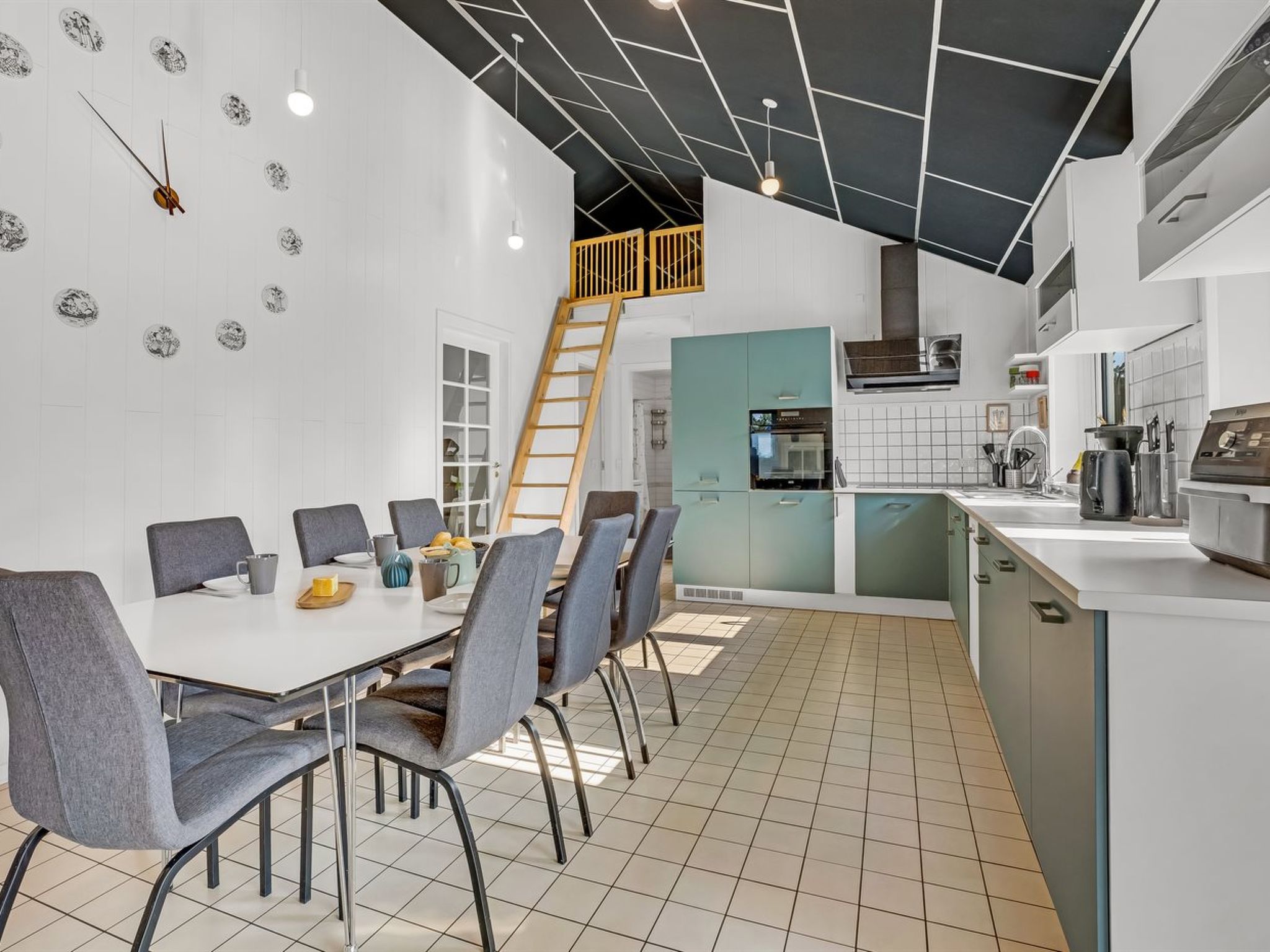 "Amdi" - 1.3km from the sea - Binnen