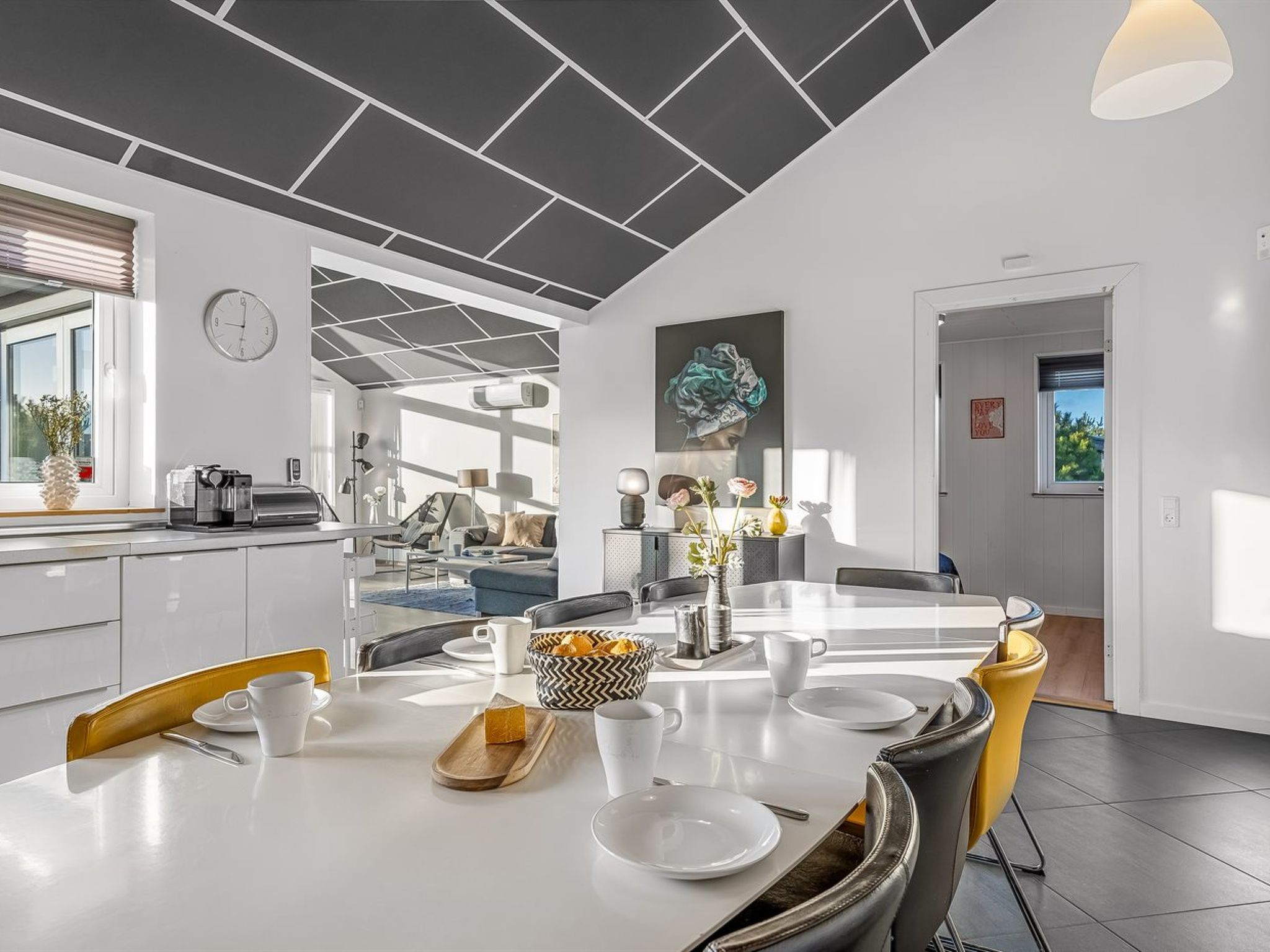"Danika" - 1.5km from the sea - Binnen