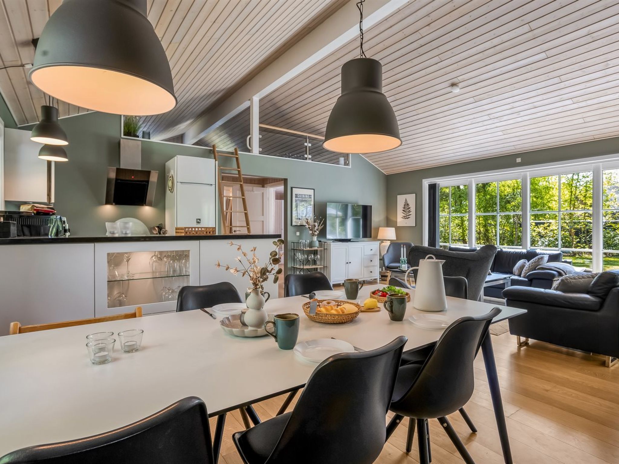 "Marlena" - 1.1km from the sea - Binnen