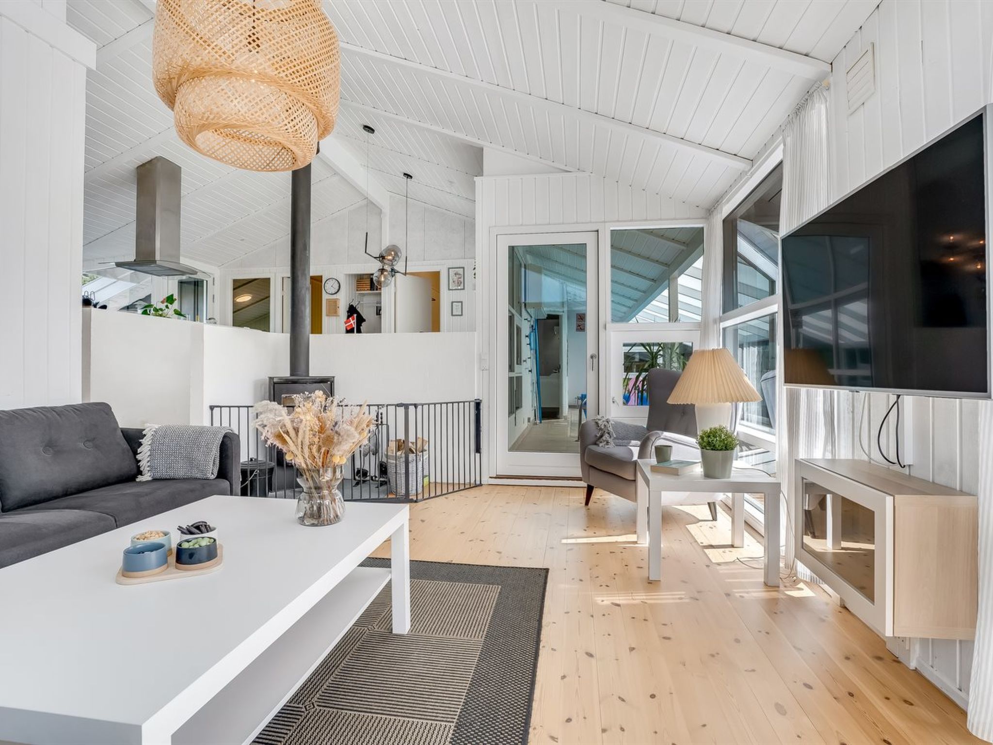 "Ellie" - 700m from the sea-Inside