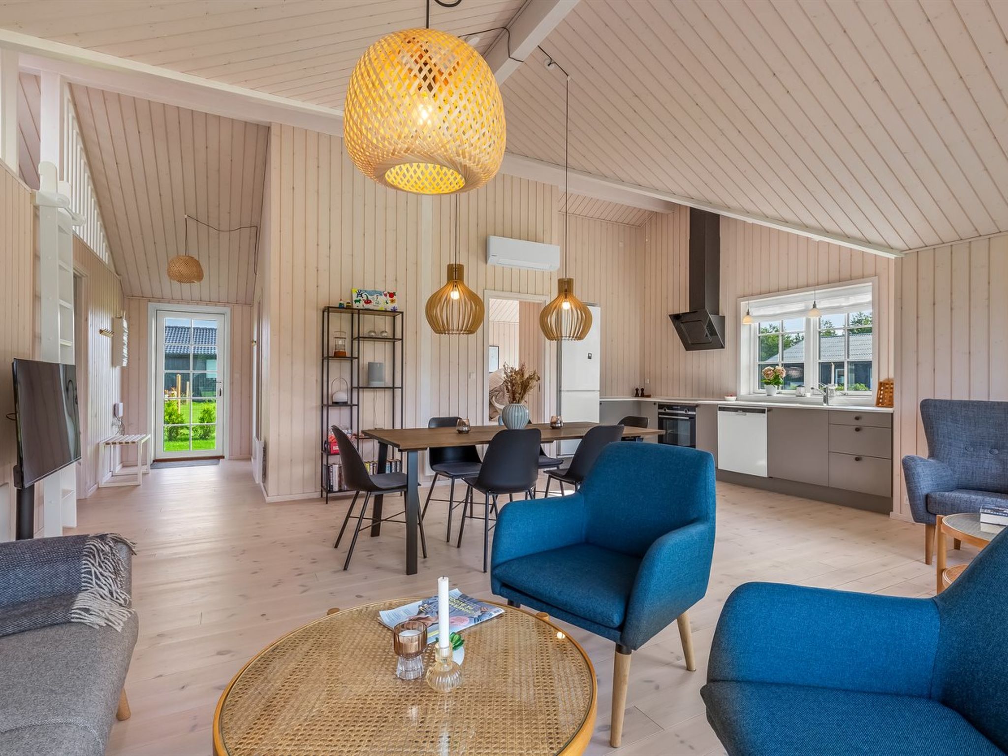 "Hellevi" - 900m from the sea-Binnen