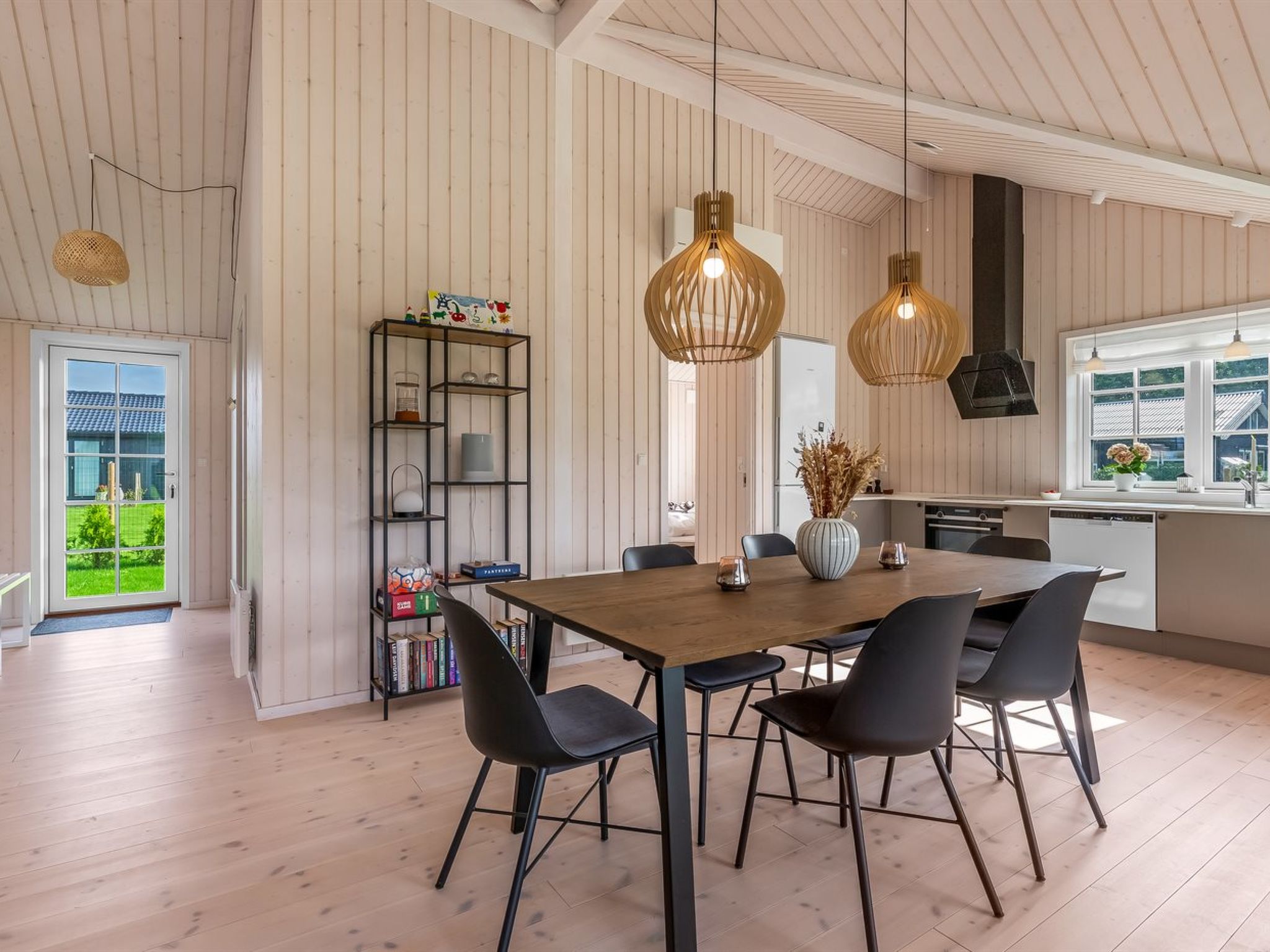 "Hellevi" - 900m from the sea-Binnen