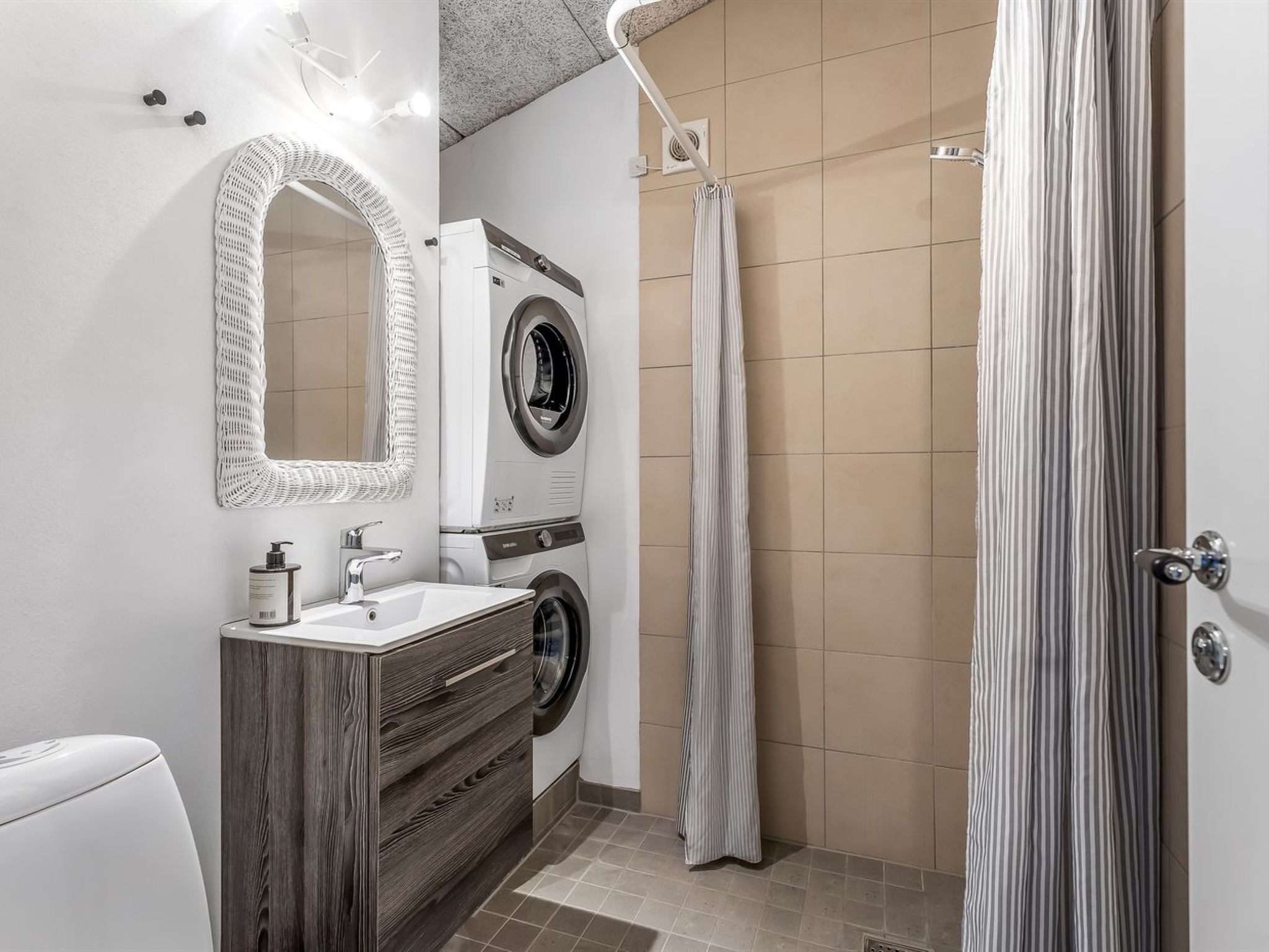 "Effy" - 600m from the sea-Dedans