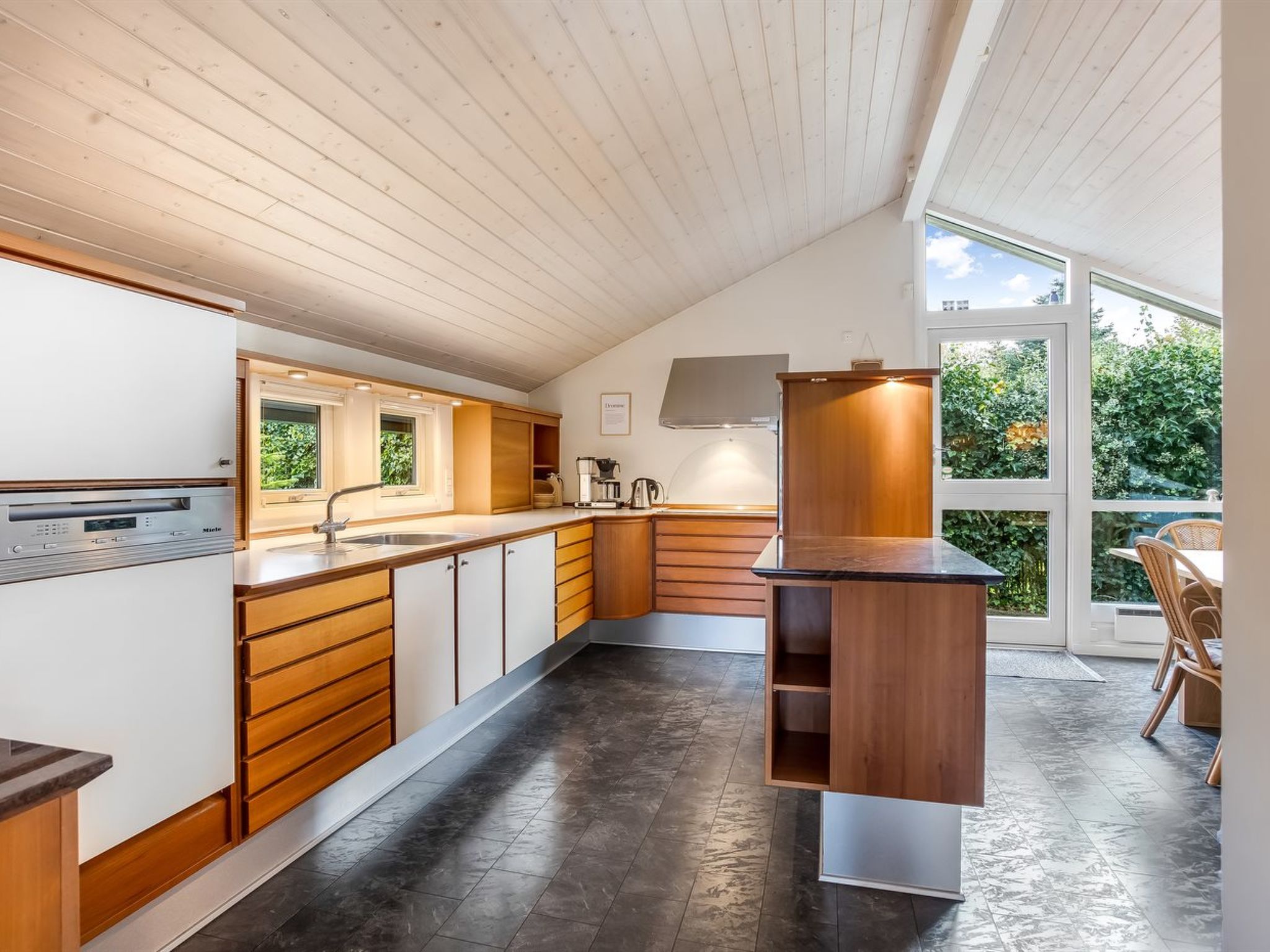 "Lirim" - 400m from the sea - Inside