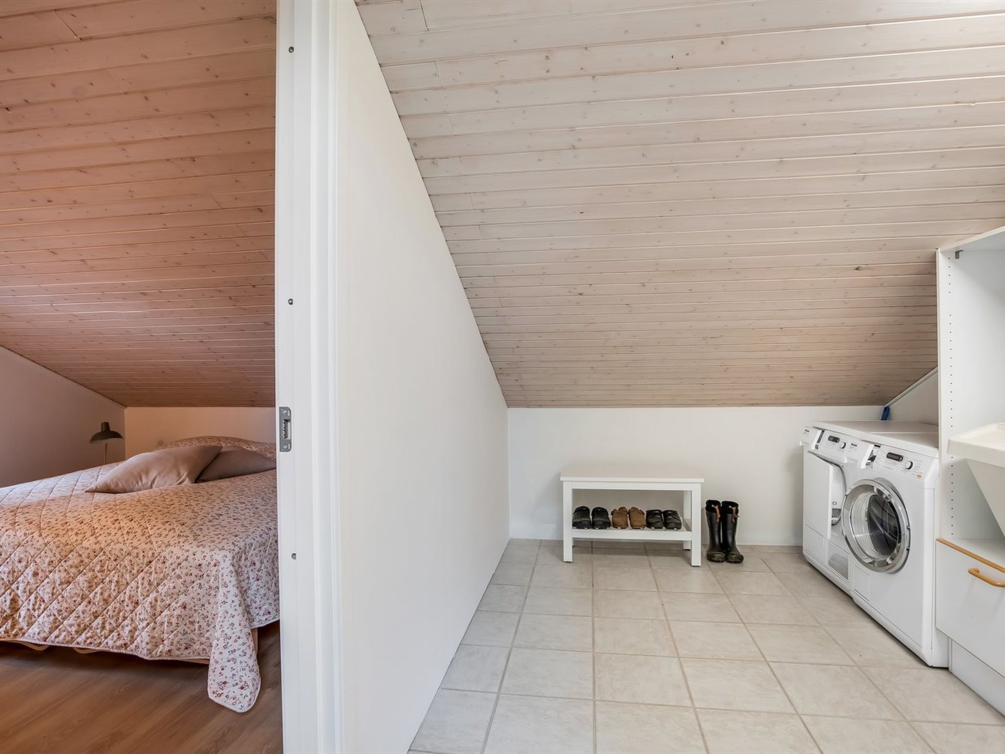 "Lirim" - 400m from the sea - Inside