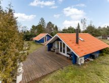 "Lycka" - 700m from the sea