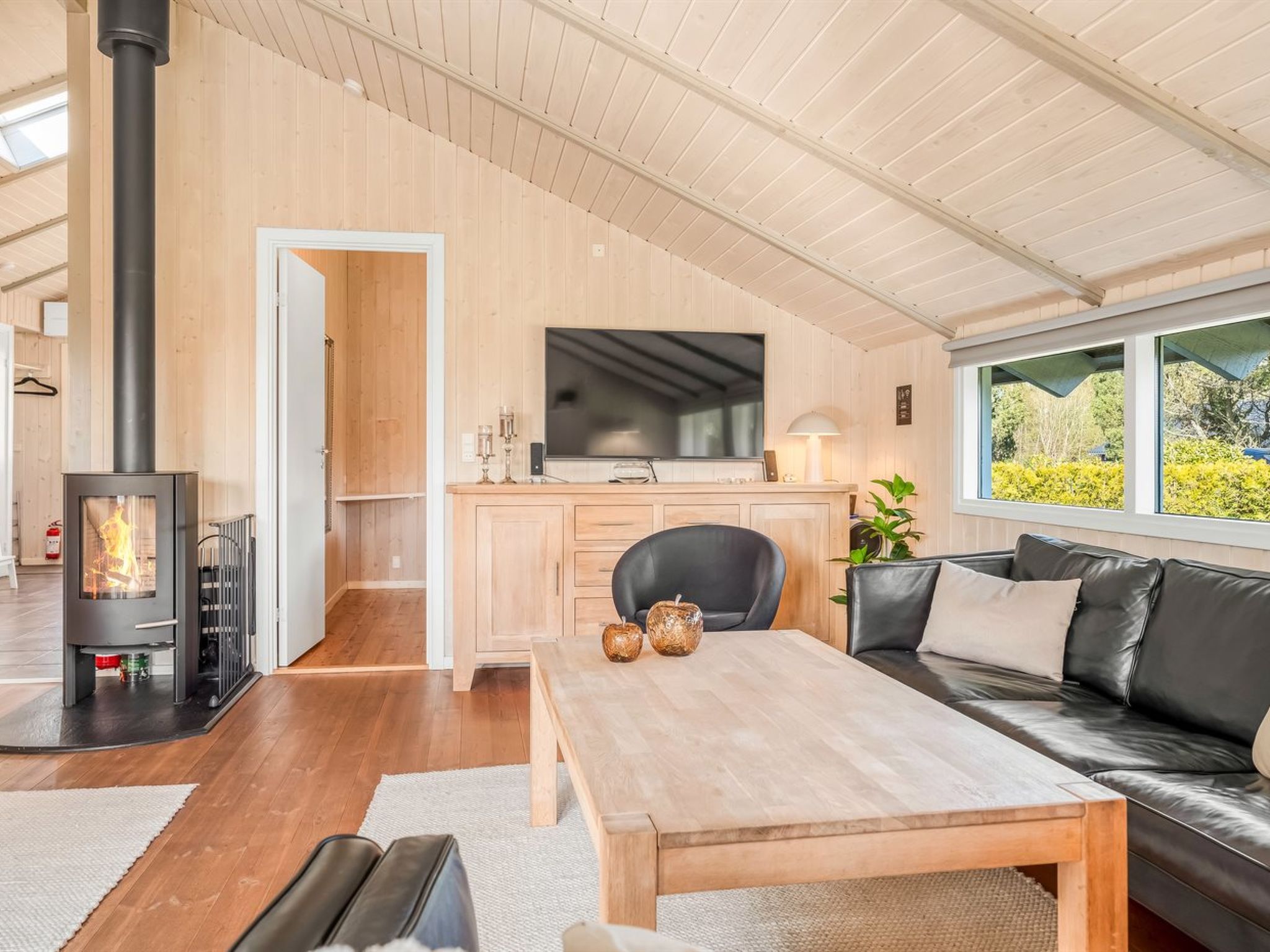 "Roope" - 1.3km from the sea - Binnen