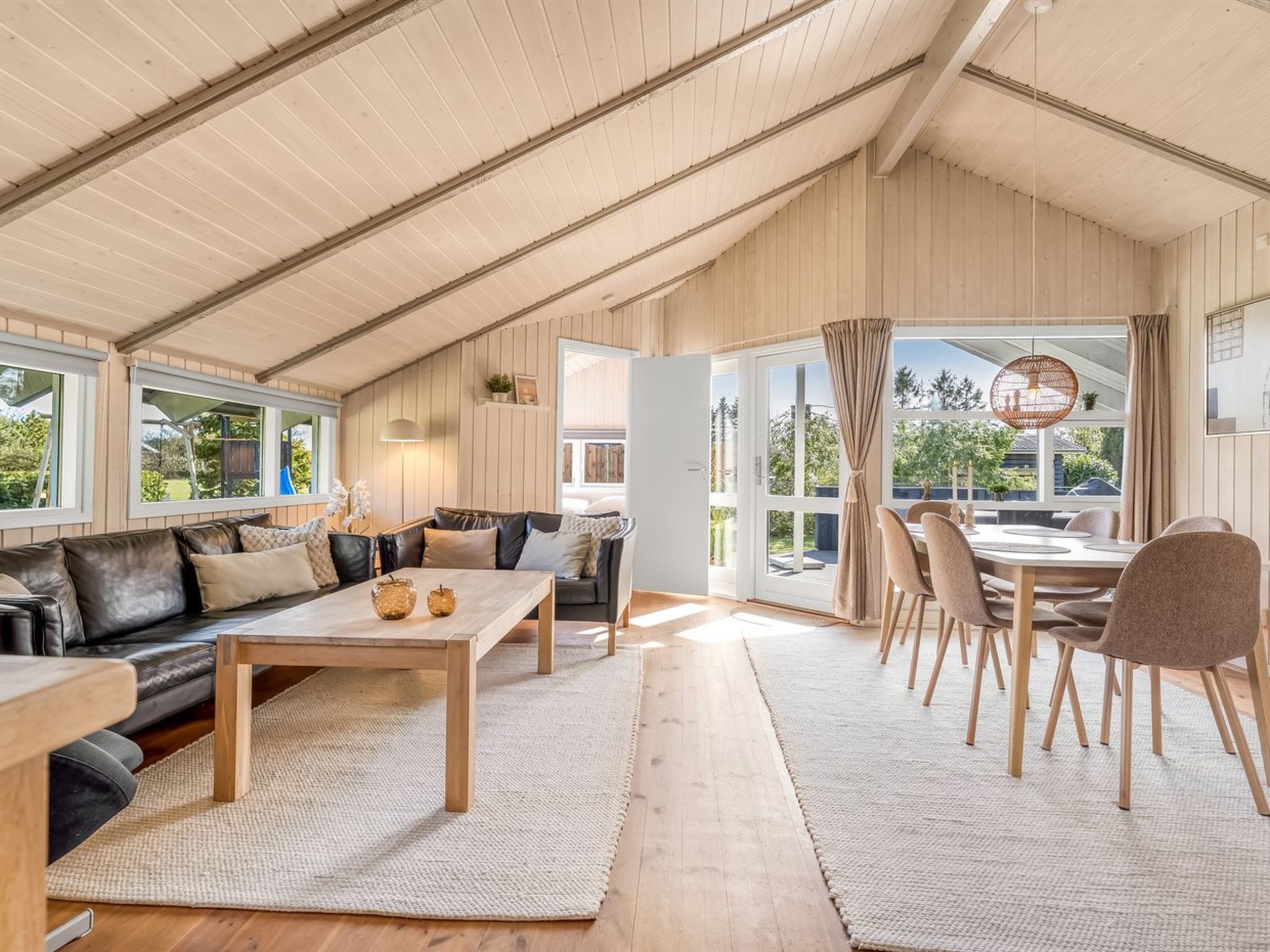 "Roope" - 1.3km from the sea - Binnen