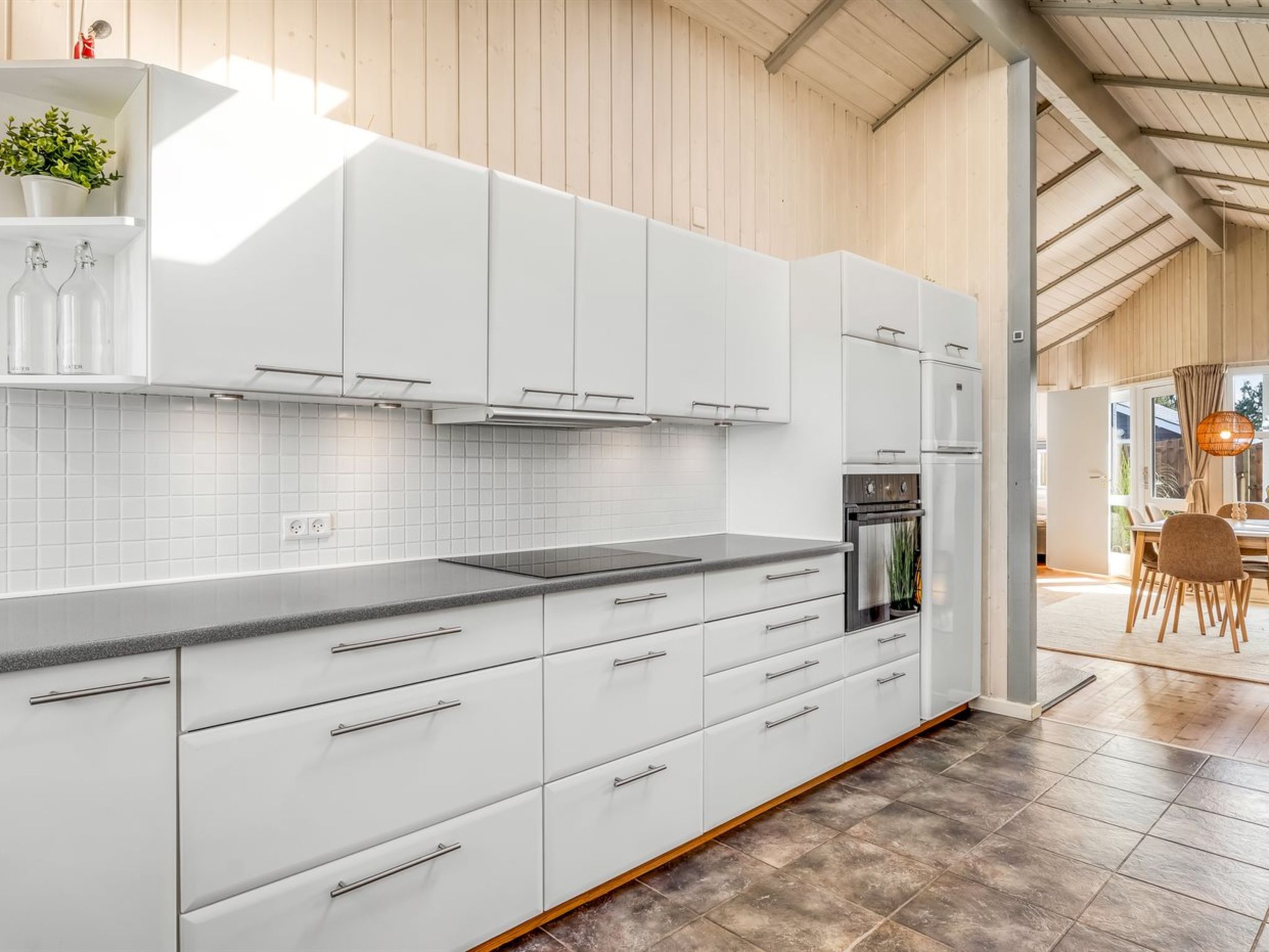 "Roope" - 1.3km from the sea - Binnen