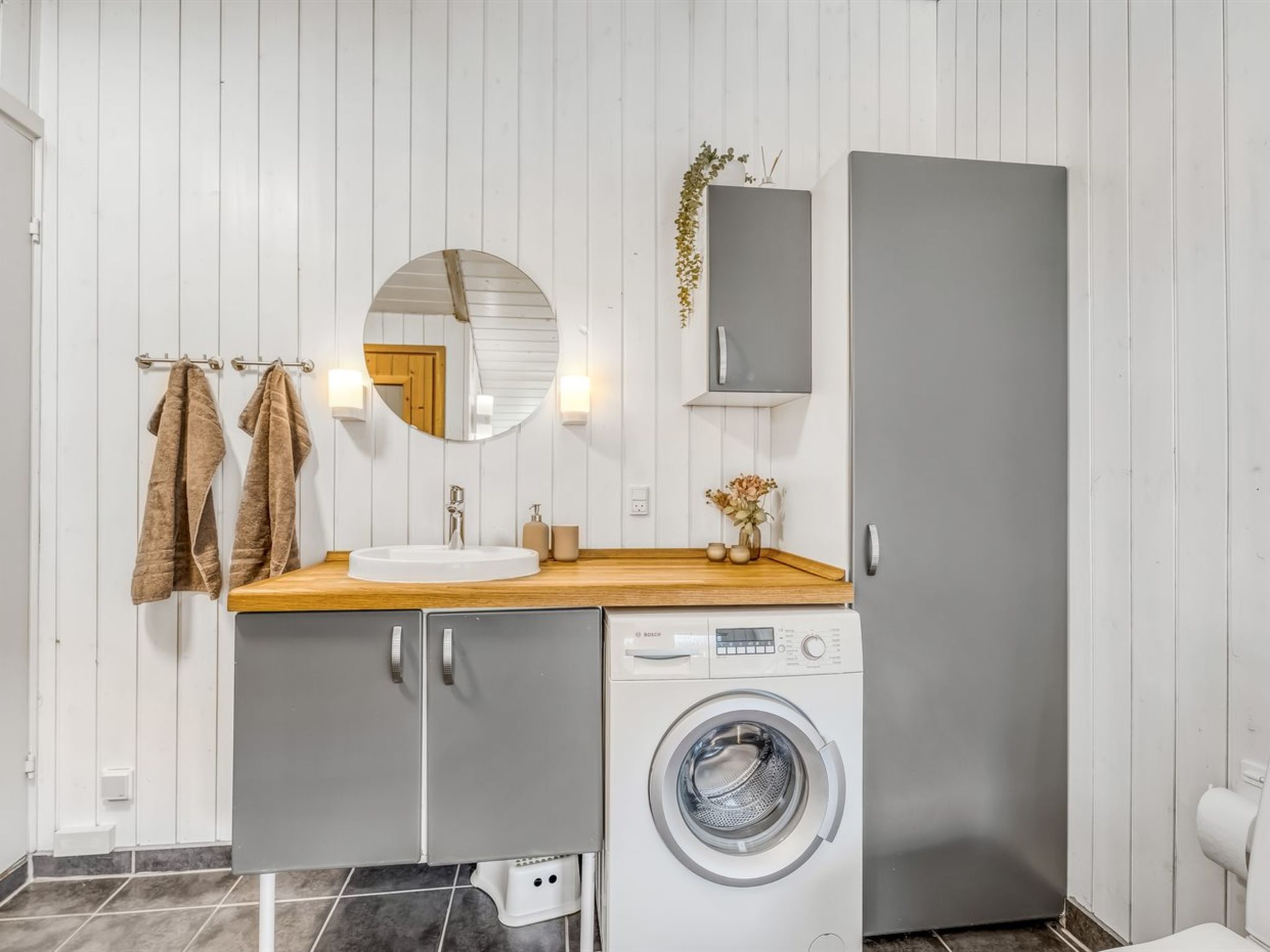 "Roope" - 1.3km from the sea - Binnen