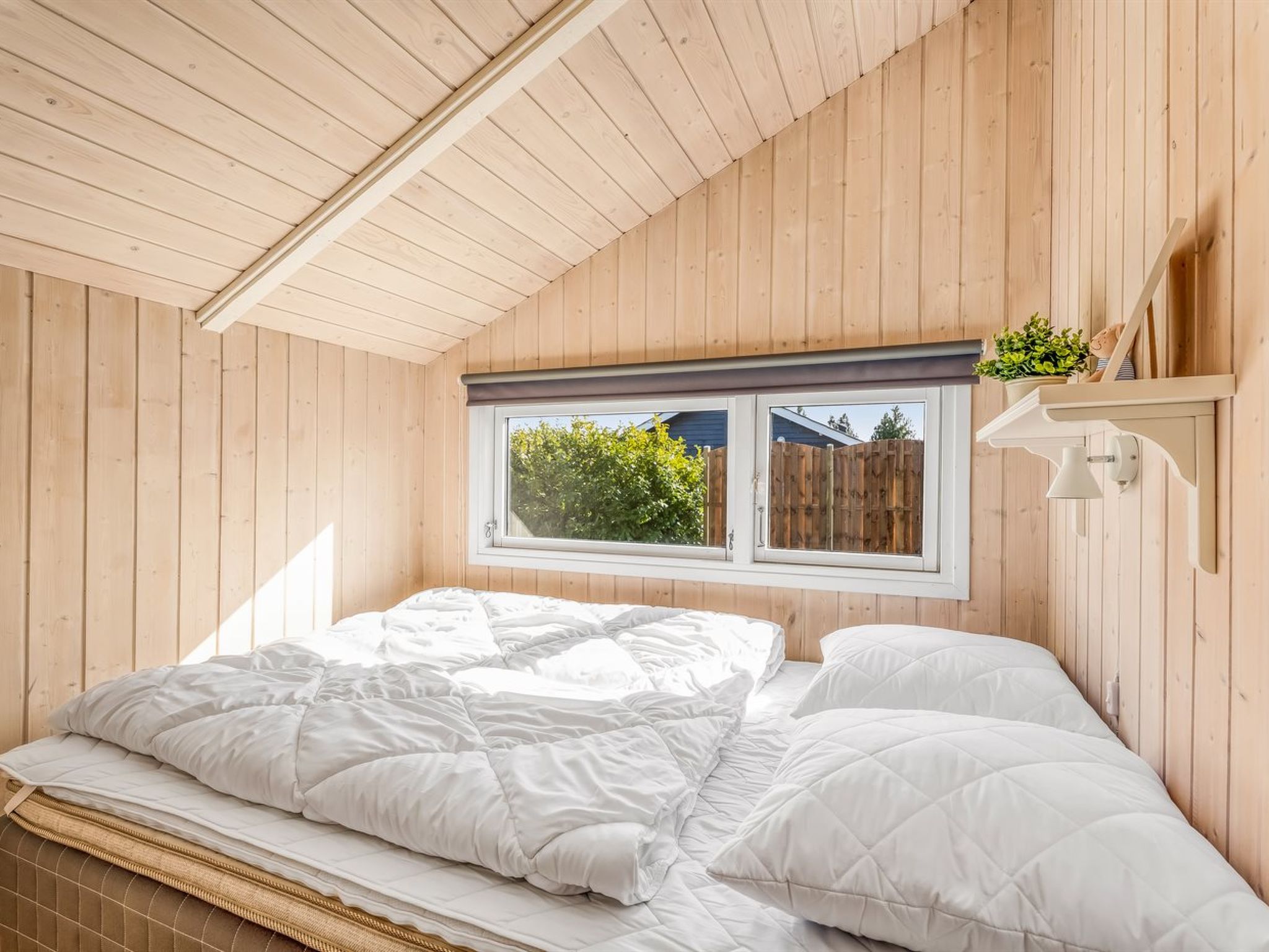 "Roope" - 1.3km from the sea - Binnen
