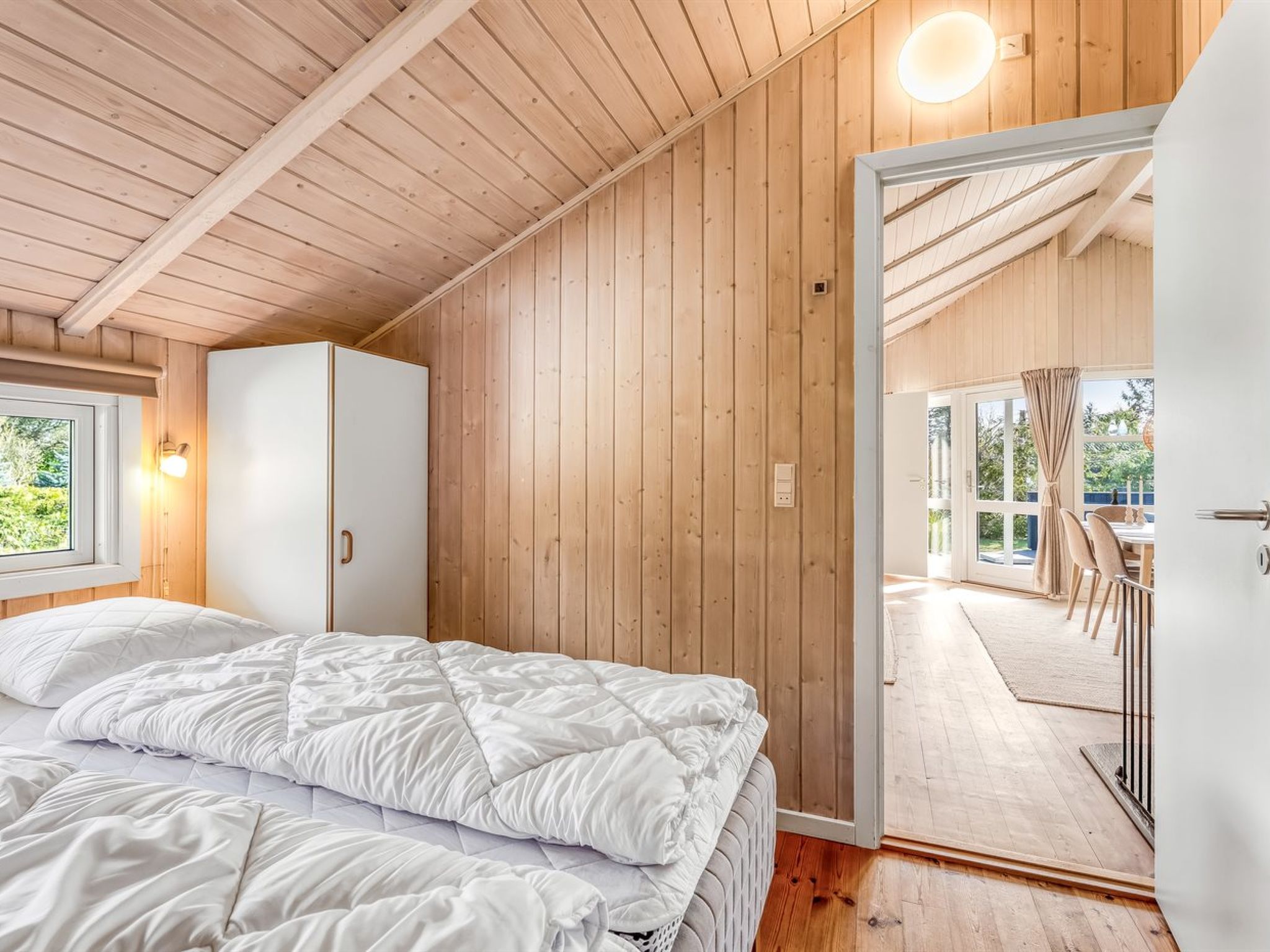 "Roope" - 1.3km from the sea - Binnen