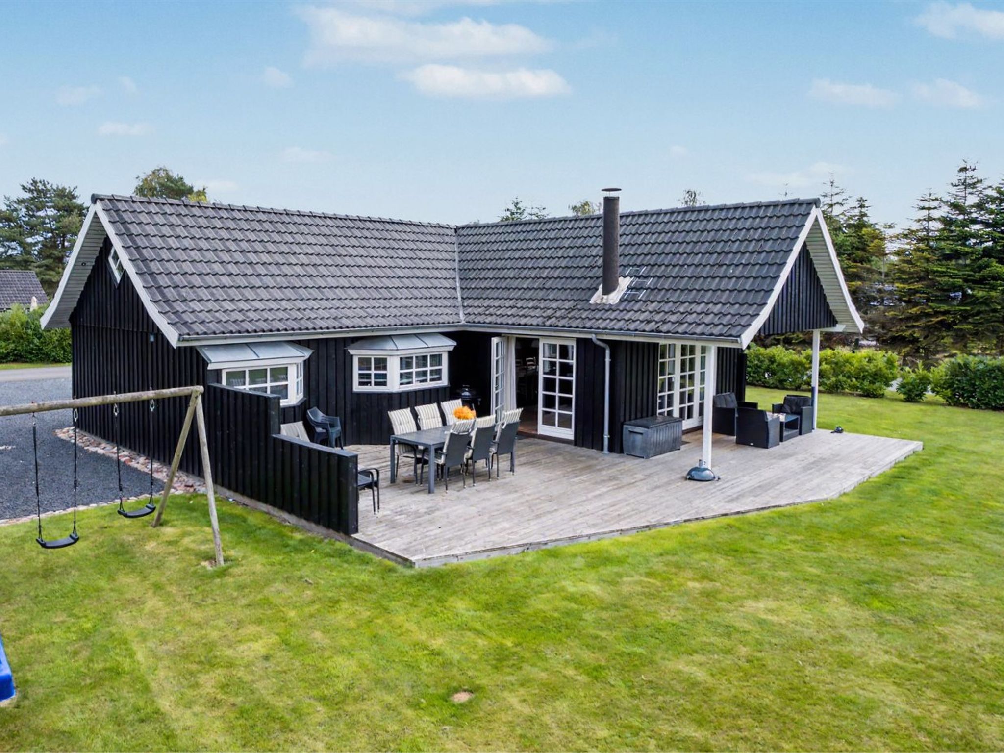 "Erikgine" - 900m from the sea