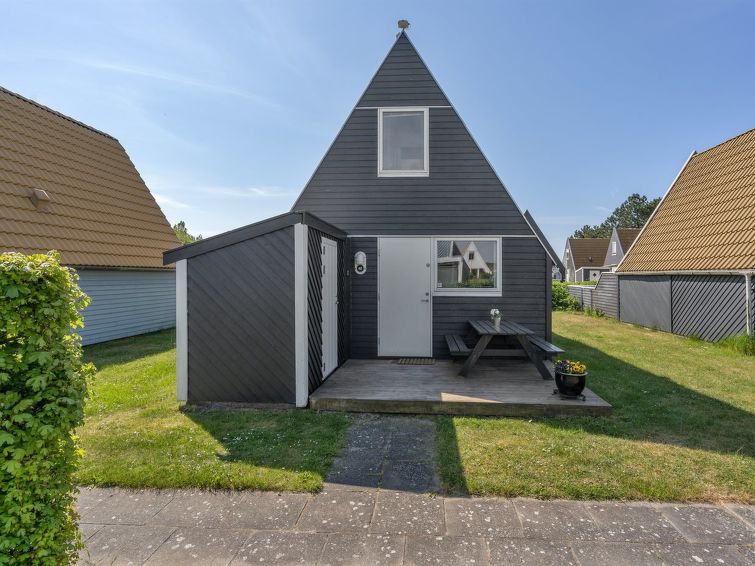 "Mijat" - 100m from the sea", 2-Zimmer-Haus 42 m2. Objekt geeignet für 4 Erwachsene. Wohnzimmer mit TV und Radio. 1 Zimmer mit 1 Doppelbett. 1 Zimmer mit 2 Betten. Küche (Backofen, Geschirrspüler, ..