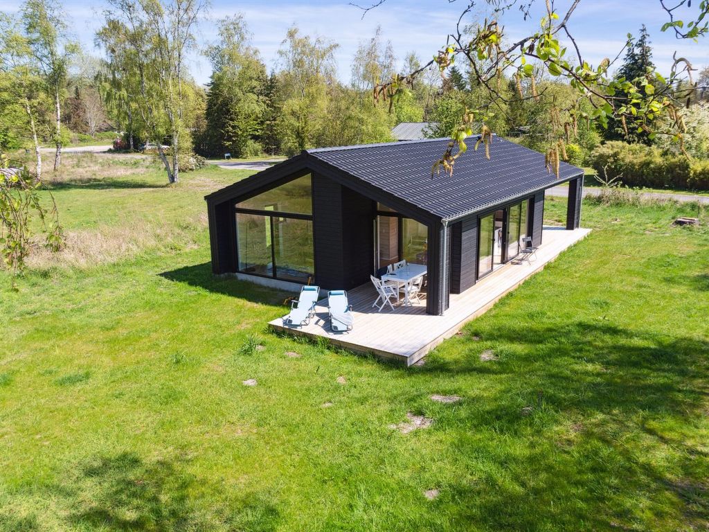 'Ivar' - 450m from the sea