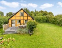"Hughlek" - 1.5km from the sea