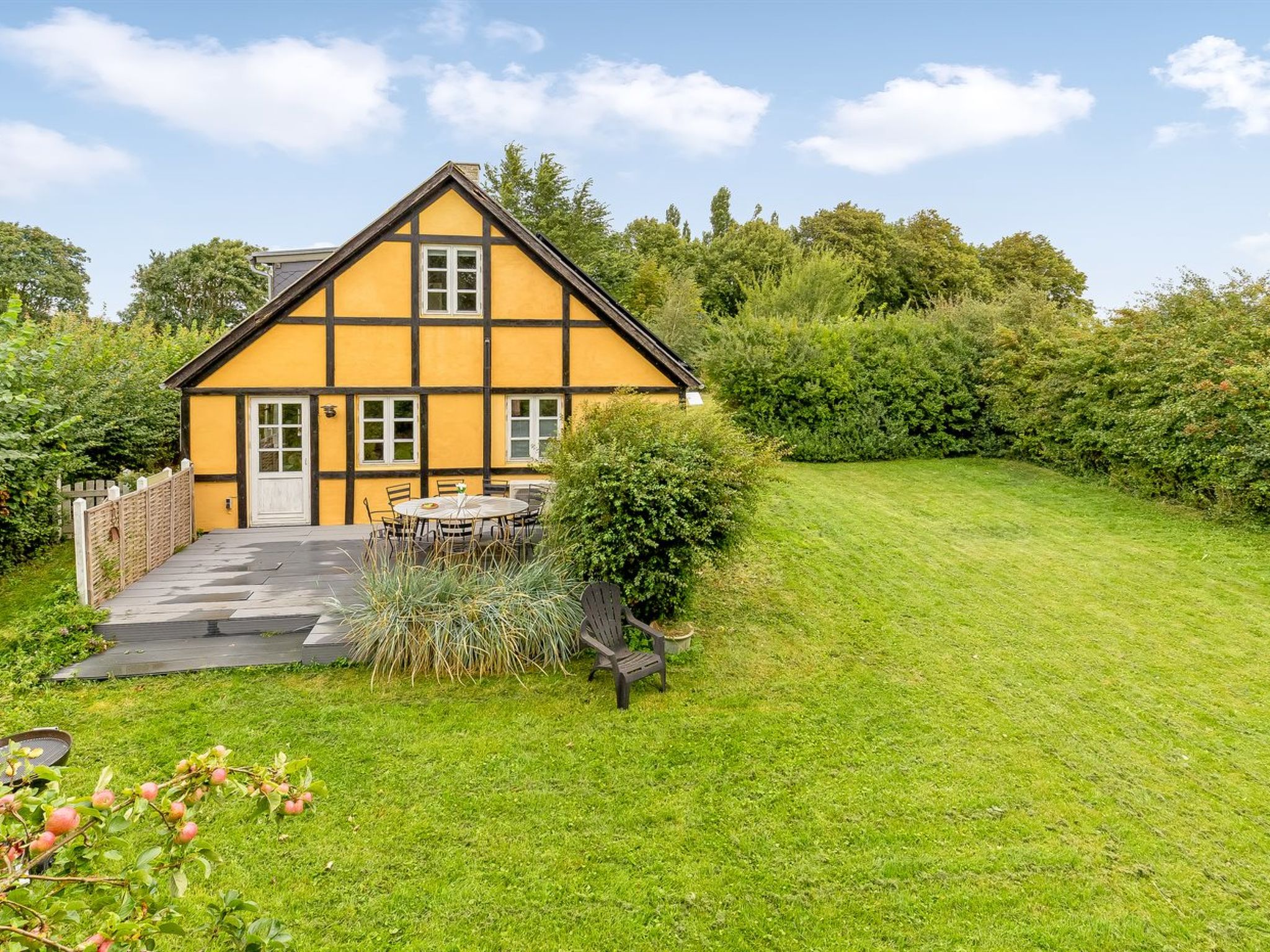 "Hughlek" - 1.5km from the sea