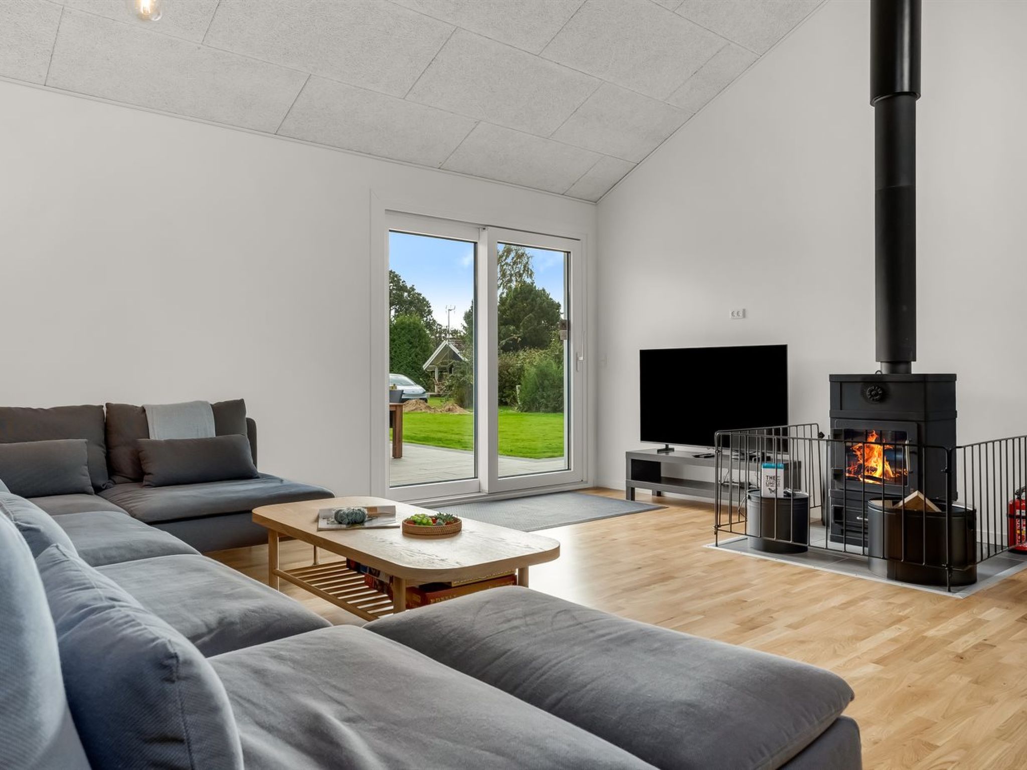 "Rajna" - 250m from the sea-Binnen