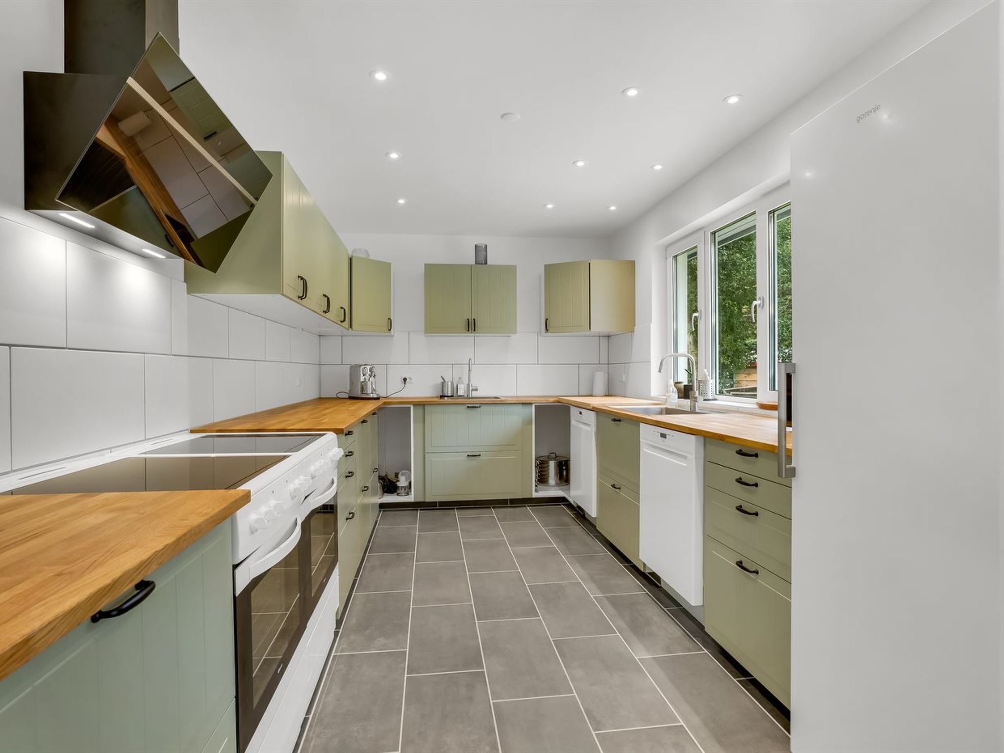 "Rajna" - 250m from the sea-Binnen