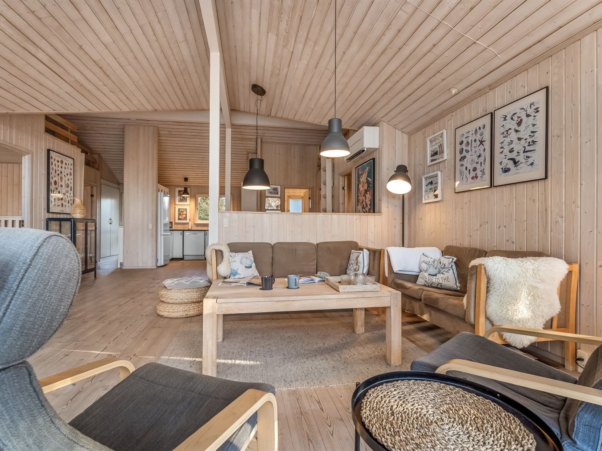 "Åse" - 1.3km from the sea-Drinnen