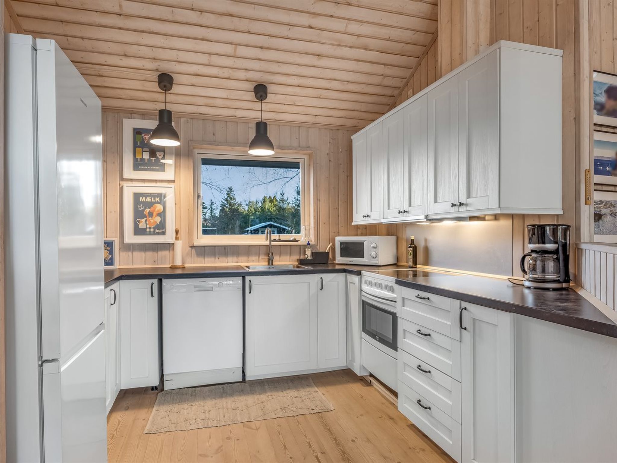 "Åse" - 1.3km from the sea-Drinnen