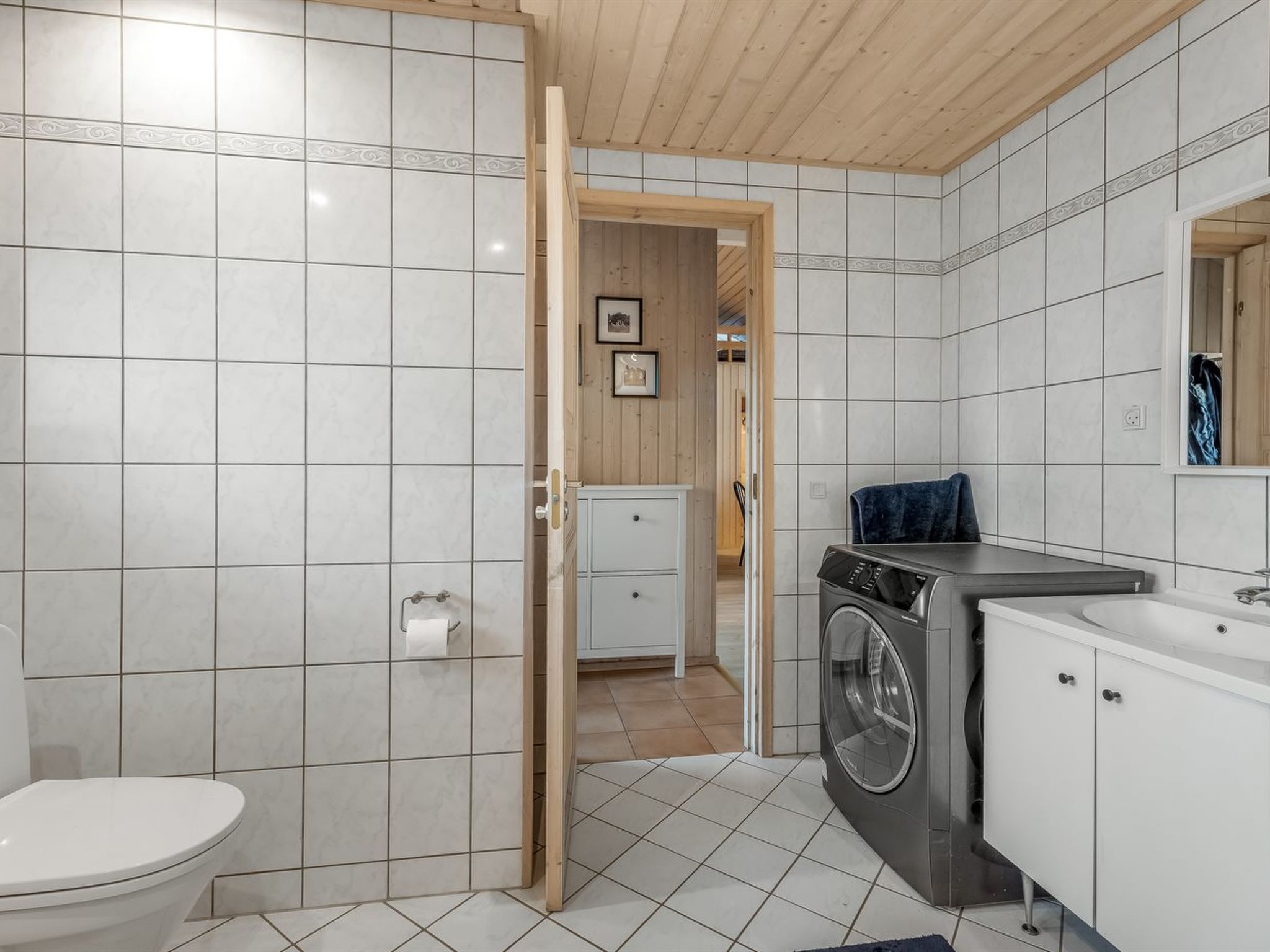 "Åse" - 1.3km from the sea-Drinnen